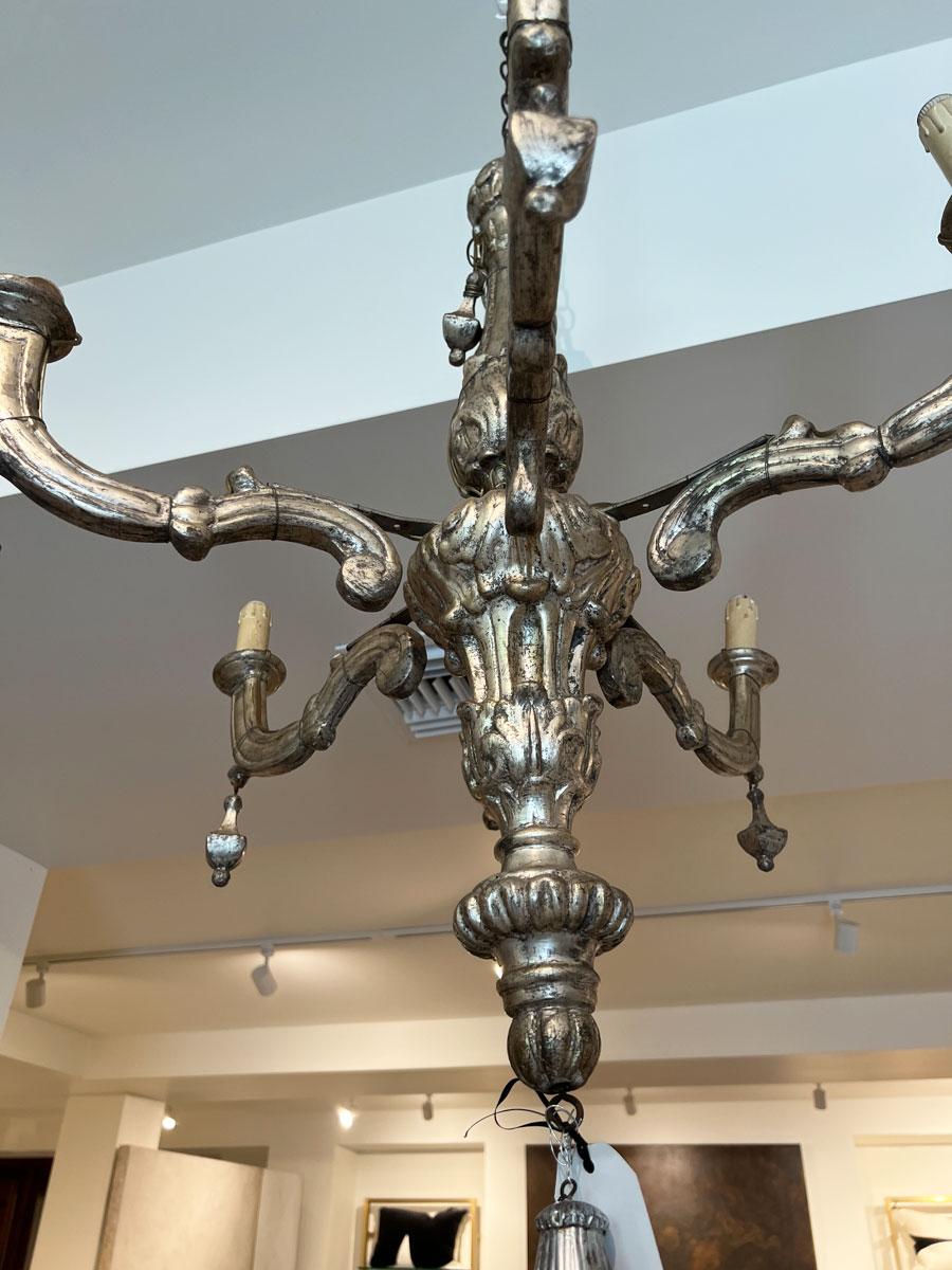 Italiano Lampadario italiano a 6 bracci a foglia d'argento del XVIII secolo in vendita