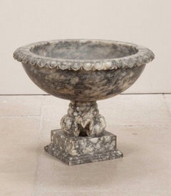 Urna in alabastro italiana del XVIII secolo