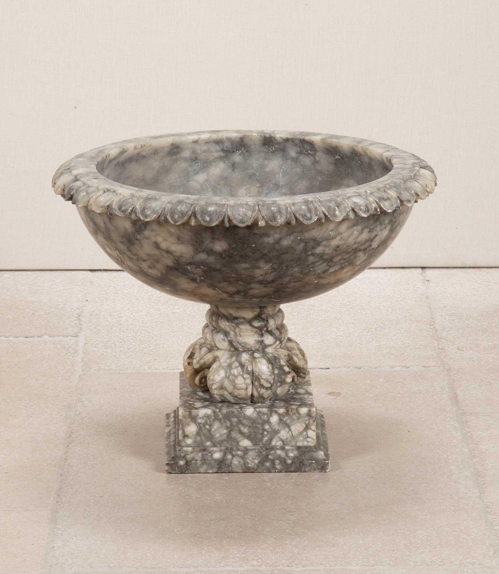 18th Century Italian Alabaster Urn In Good Condition For Sale In Gloucestershire, GB
