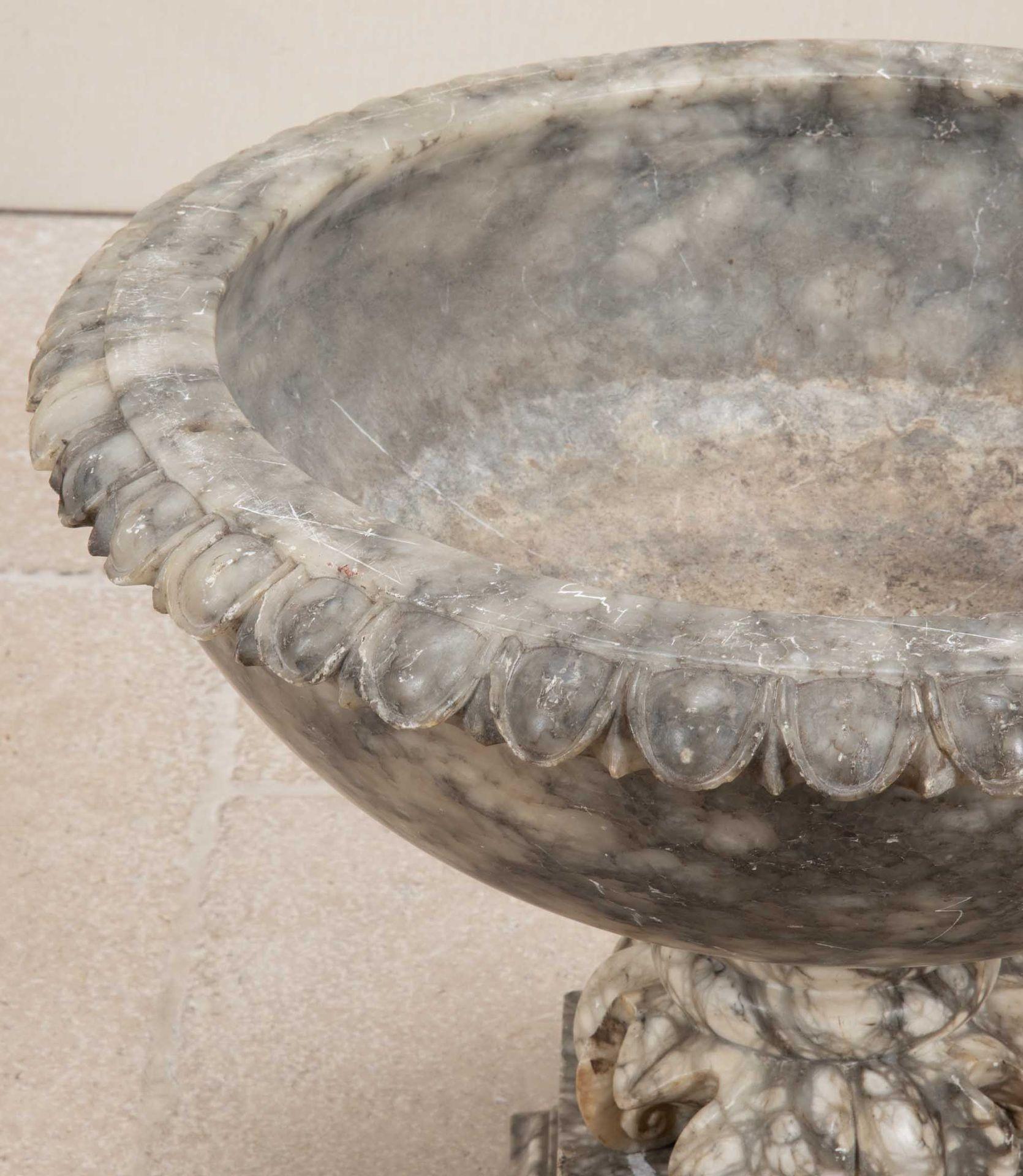 18th Century Italian Alabaster Urn For Sale 2