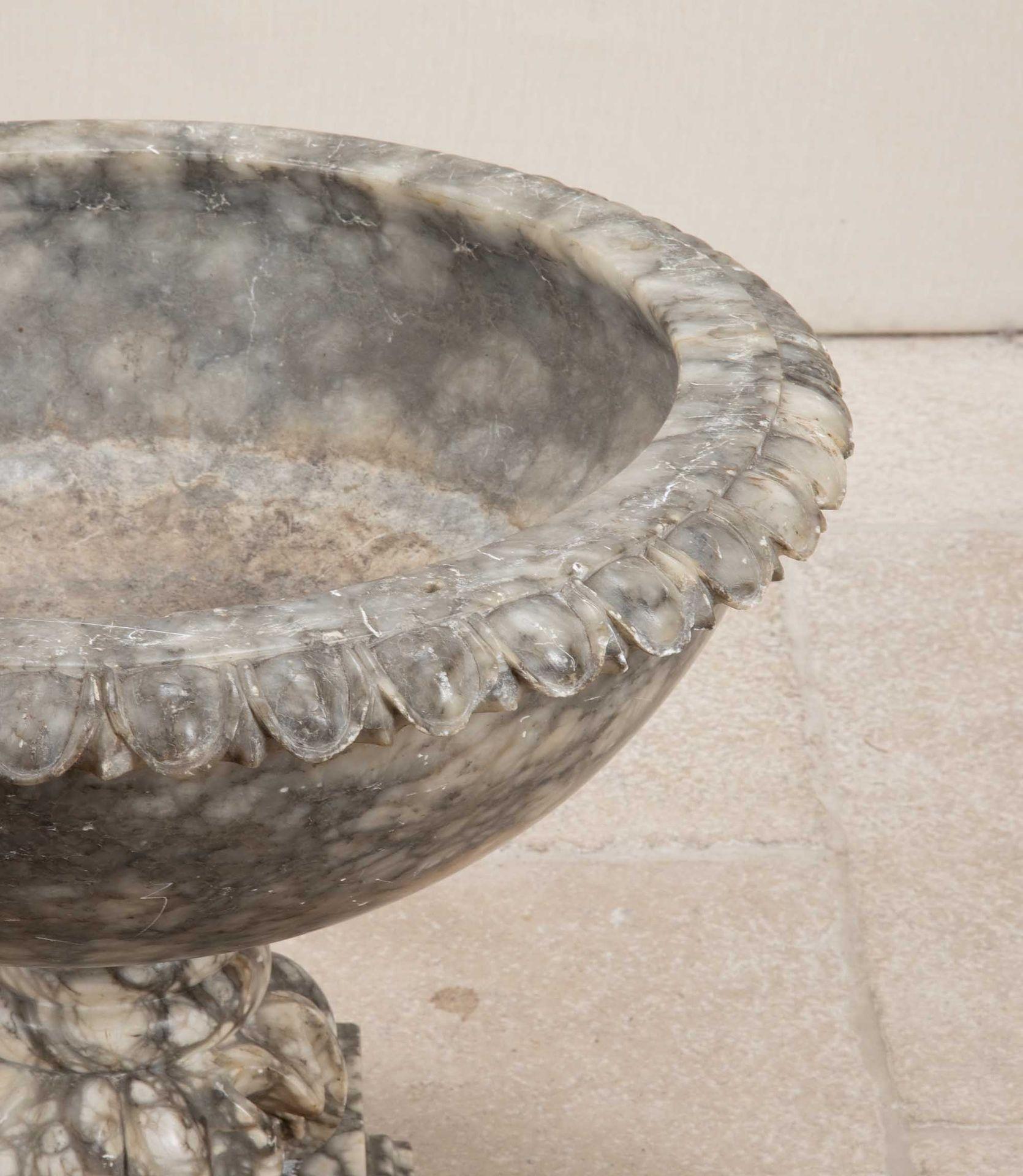 18th Century Italian Alabaster Urn For Sale 3