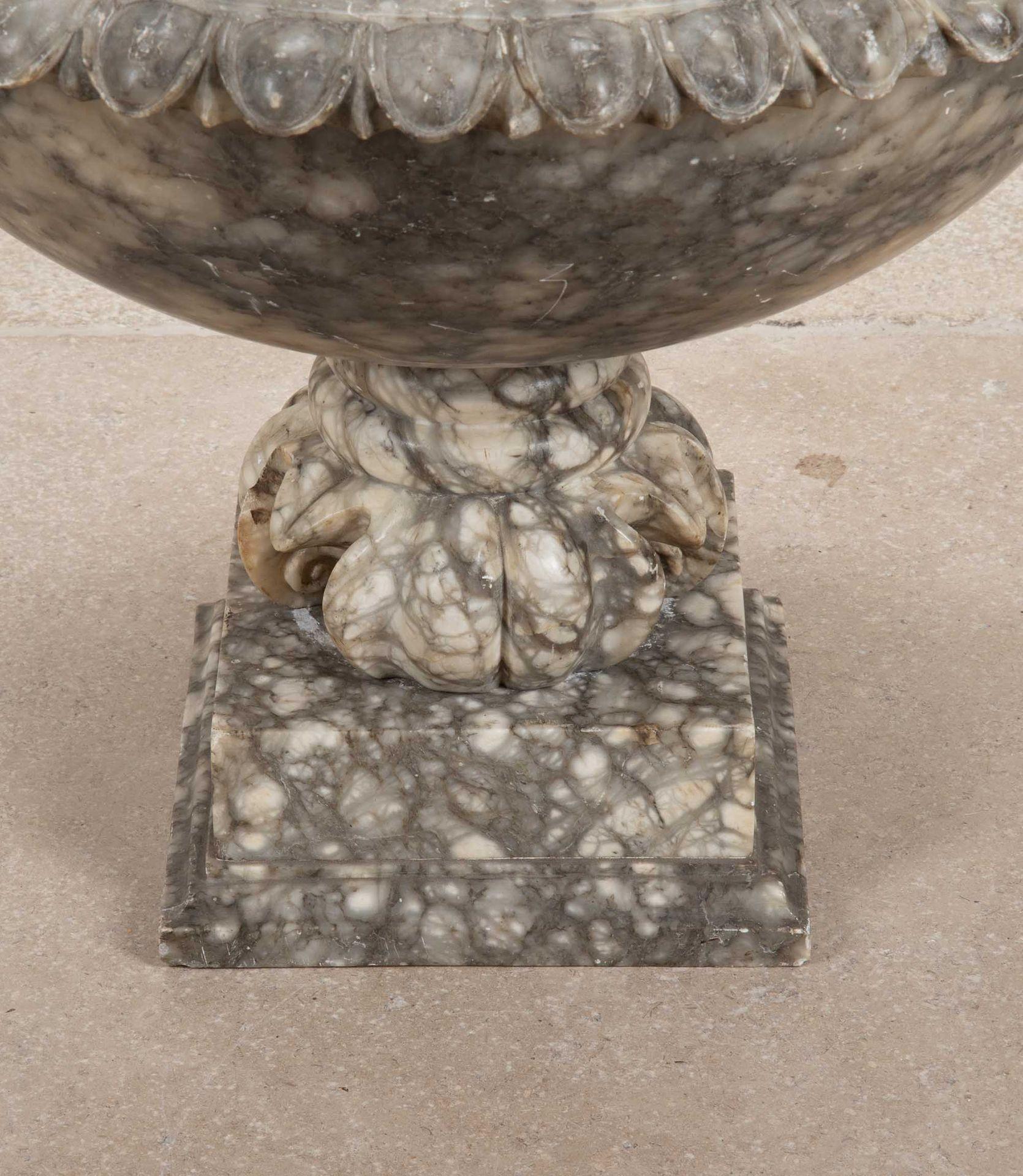 18th Century Italian Alabaster Urn For Sale 4