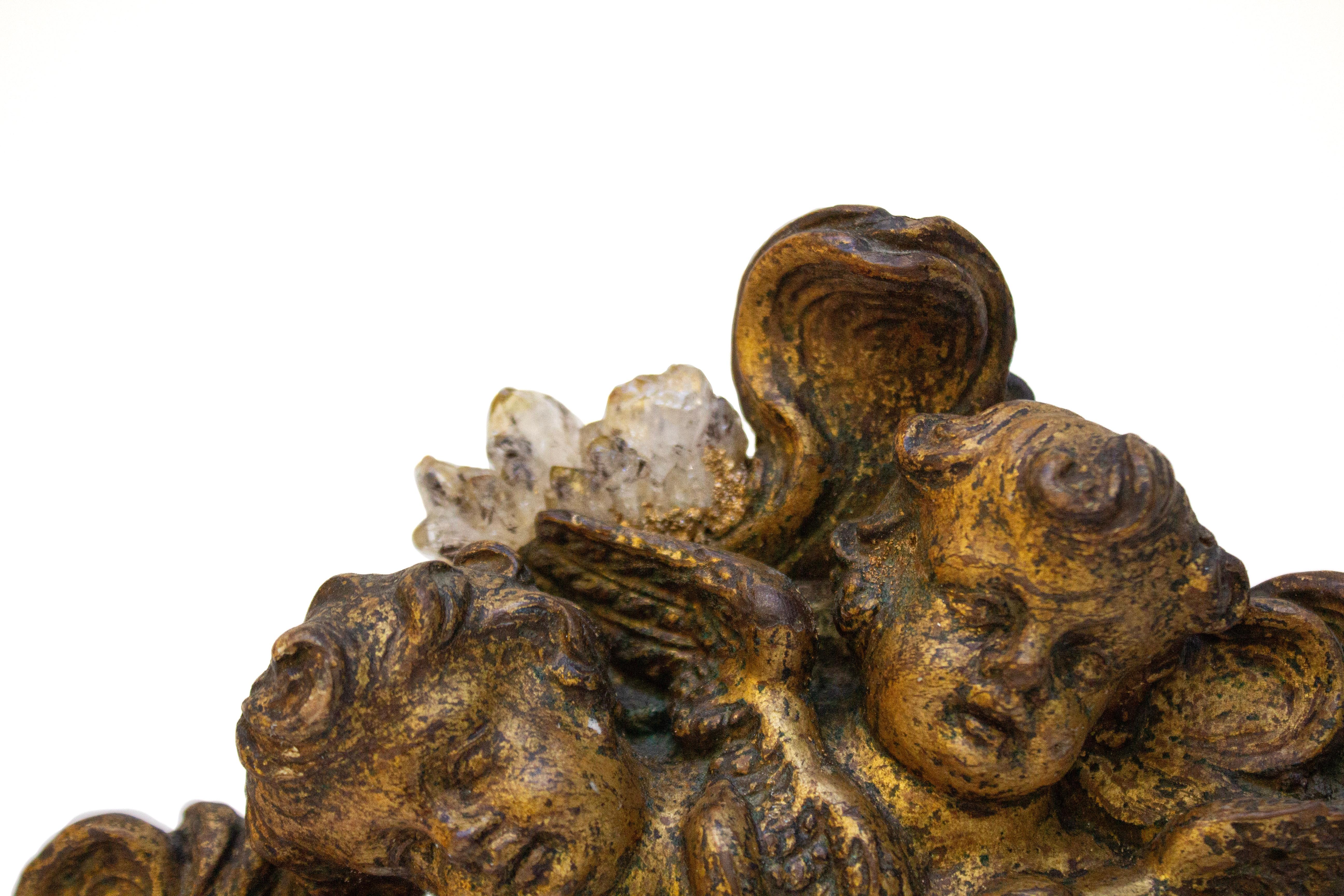 Sculpté à la main Tête d'ange italienne du 18e siècle sur géode en vente