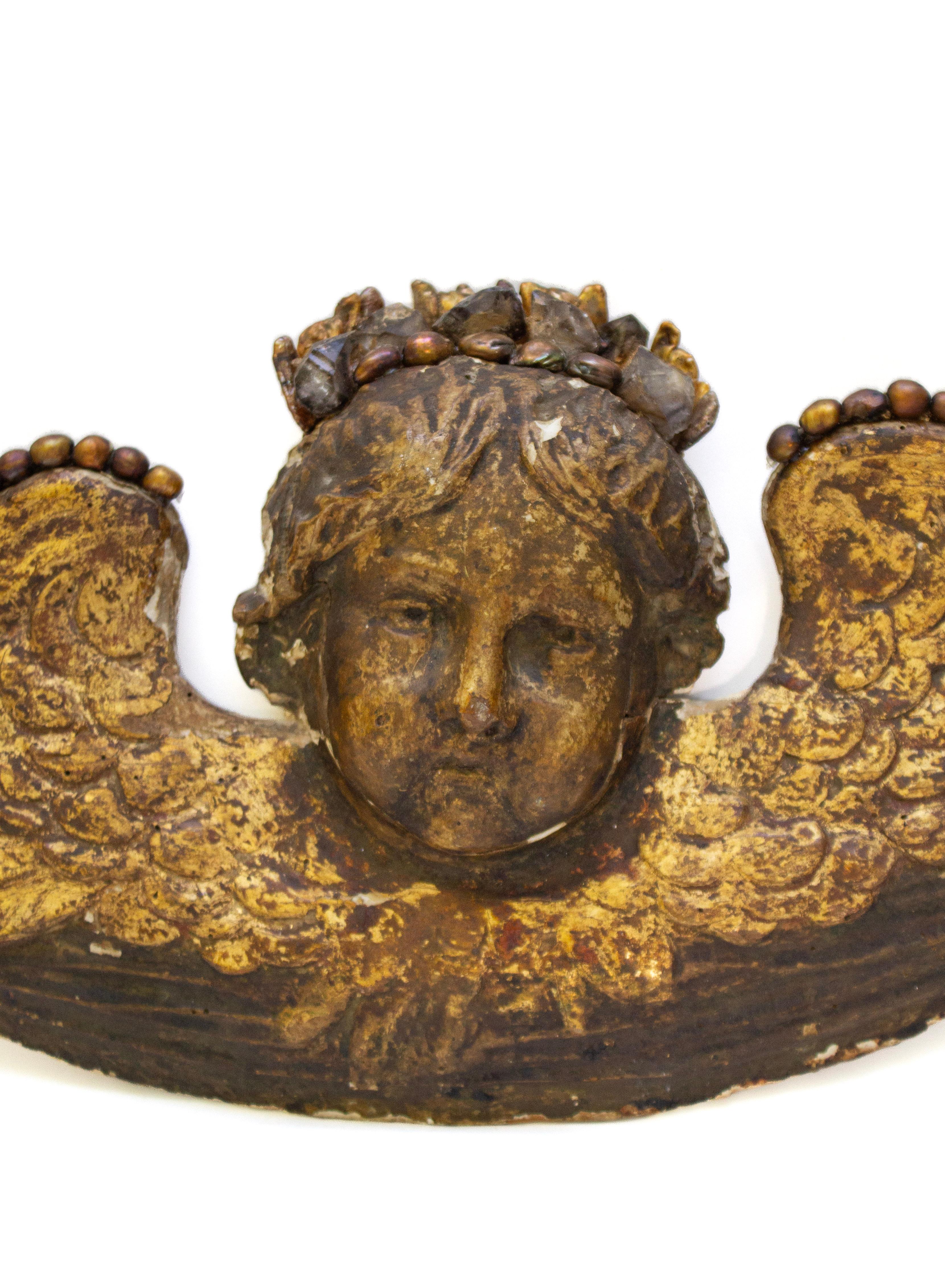 Rococò Angelo da parete italiano del XVIII secolo con cristalli elastici e perle barocche in vendita
