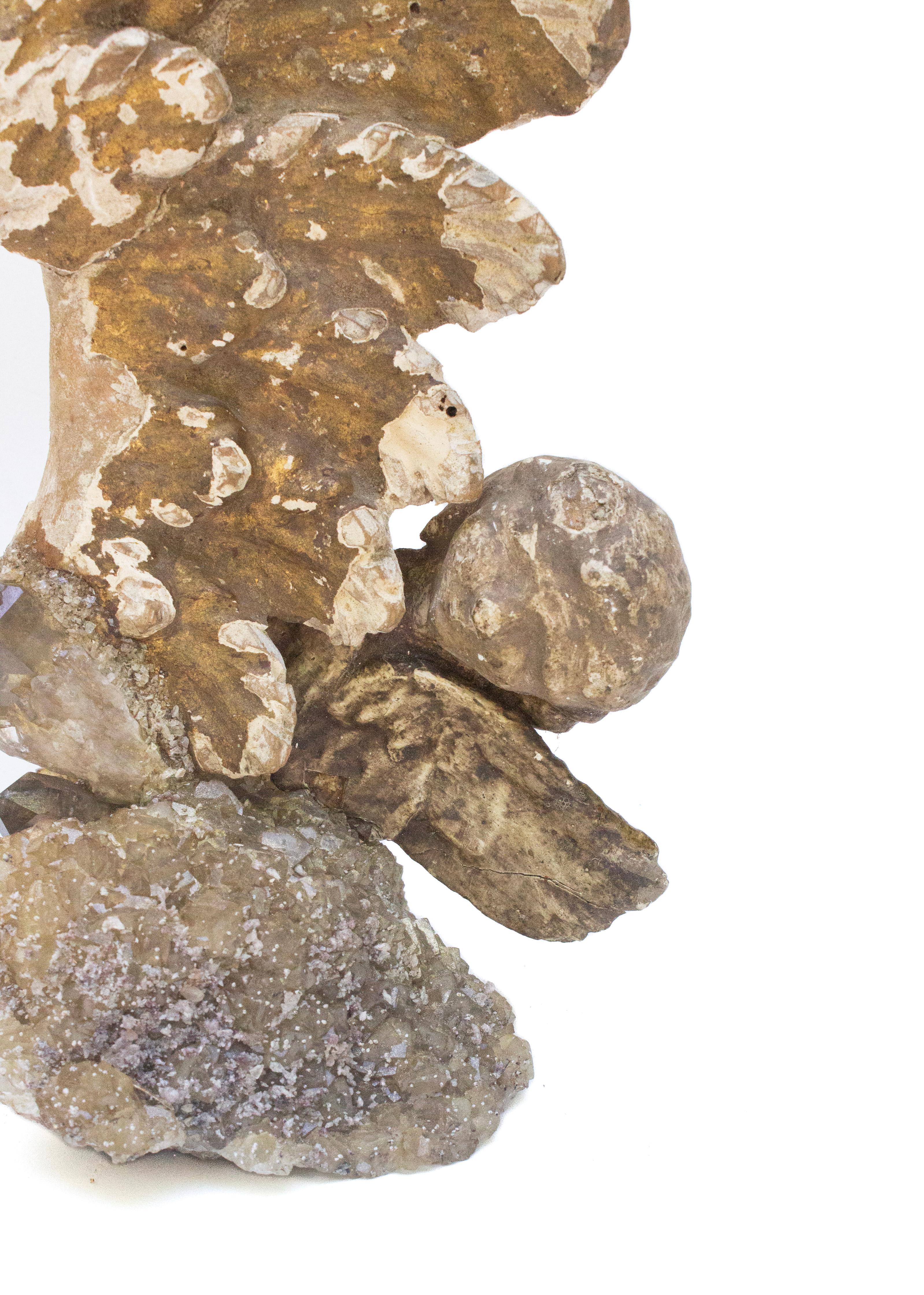 Italiano Ala d'angelo e putto italiano del XVIII secolo su calcite con punte di citrino in vendita