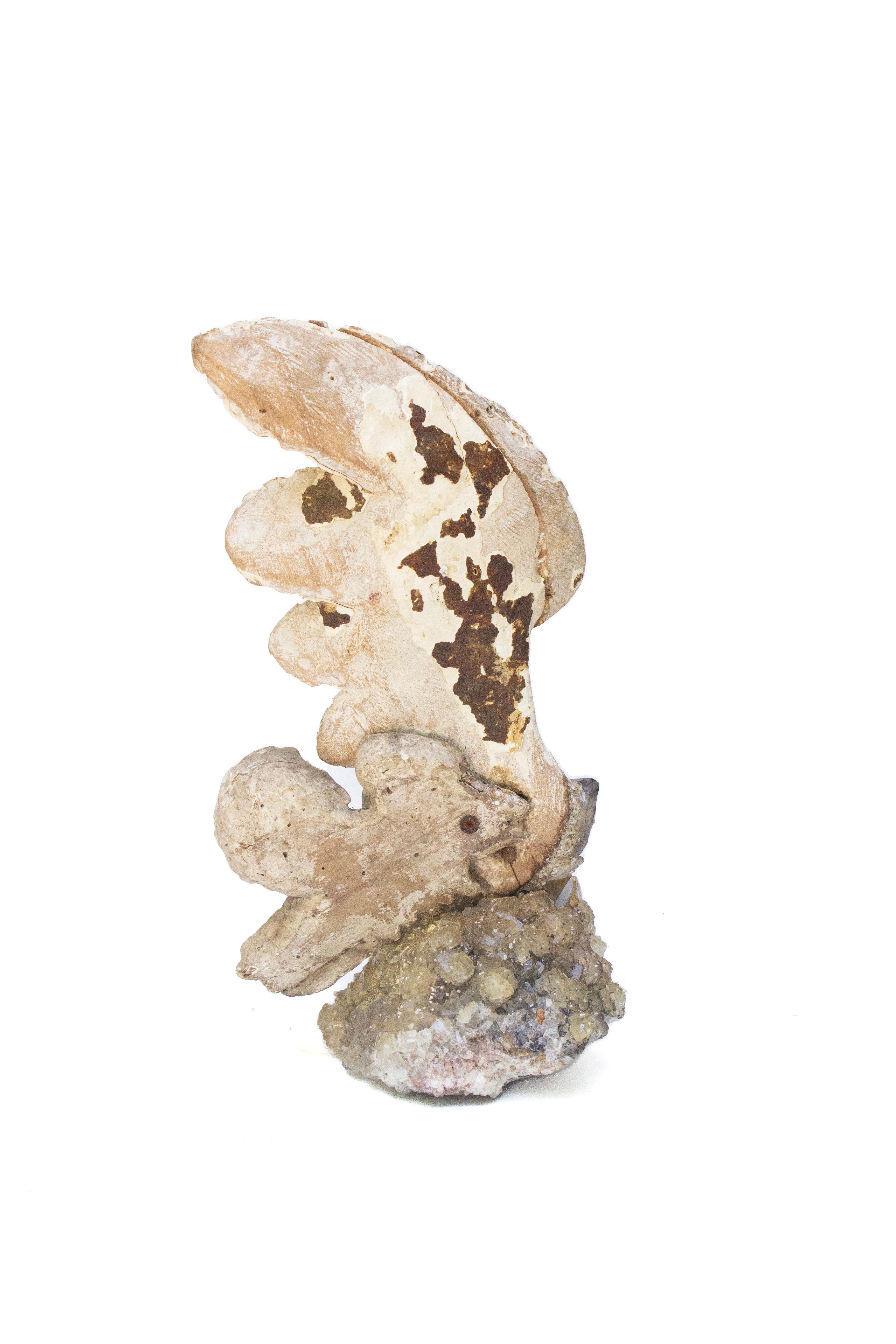 Fino al XVIII secolo Ala d'angelo e putto italiano del XVIII secolo su calcite con punte di citrino in vendita