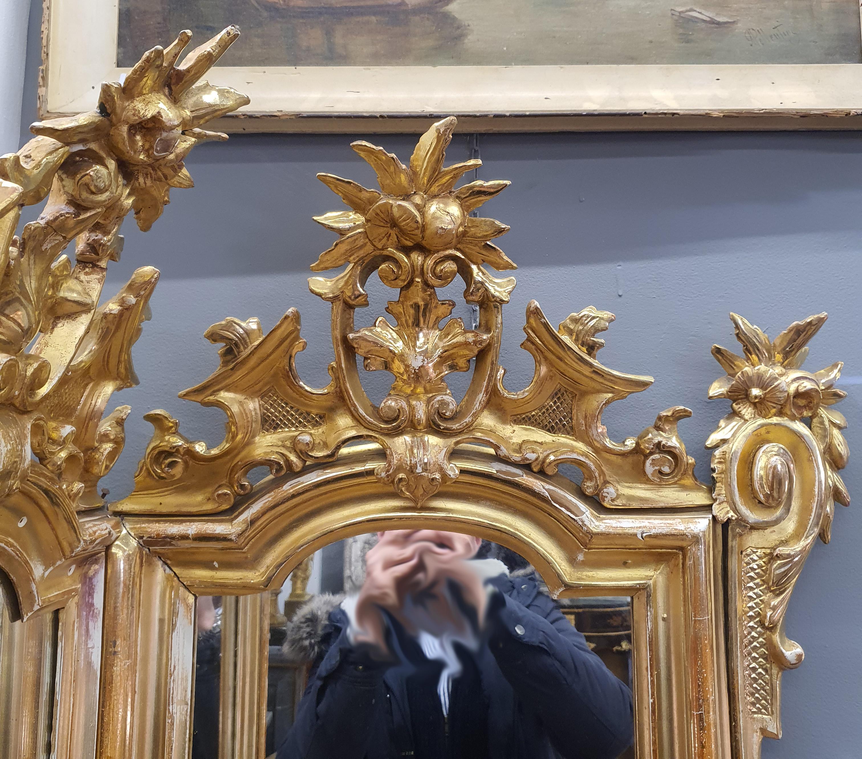 Miroir angulaire italien du 18ème siècle, feuille d'or pur Bon état - En vente à PALERMO, IT