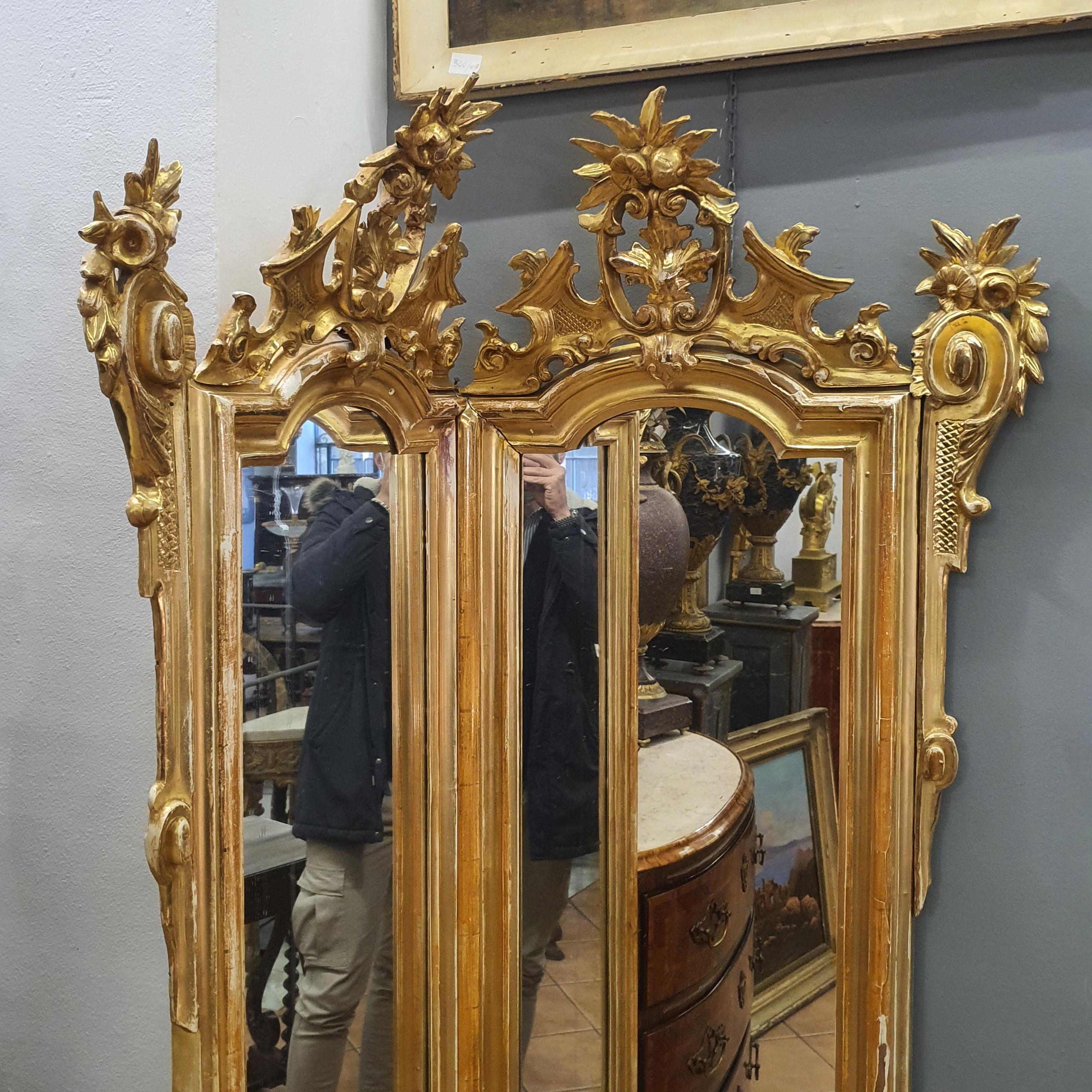 XVIIIe siècle et antérieur Miroir angulaire italien du 18ème siècle, feuille d'or pur en vente