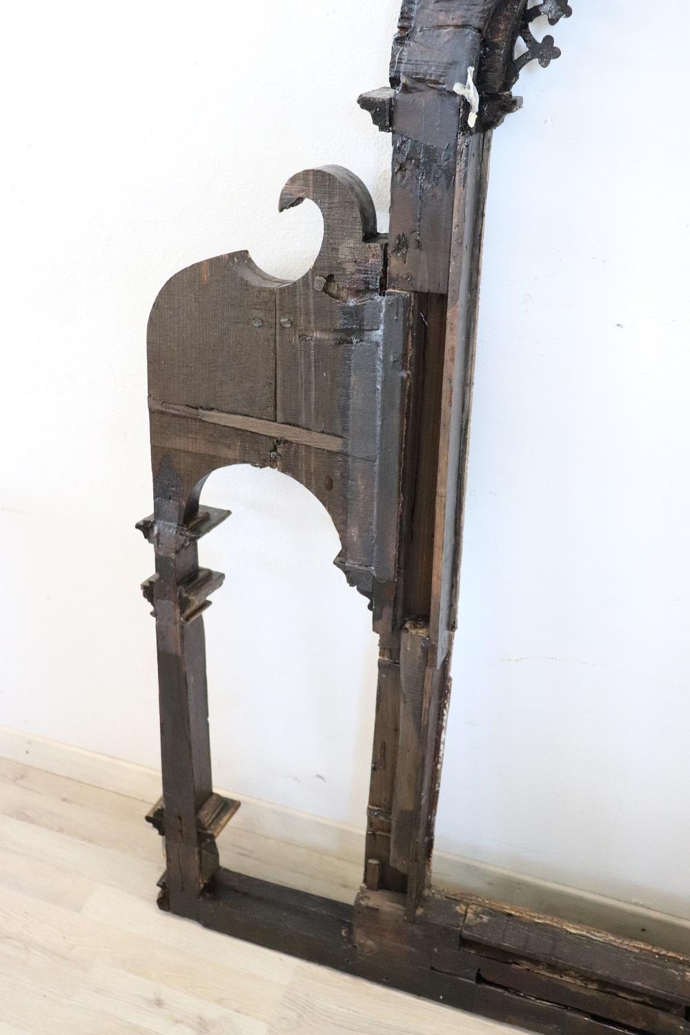 Antiker italienischer handgeschnitzter Holzrahmen aus dem 18. Jahrhundert im Angebot 7