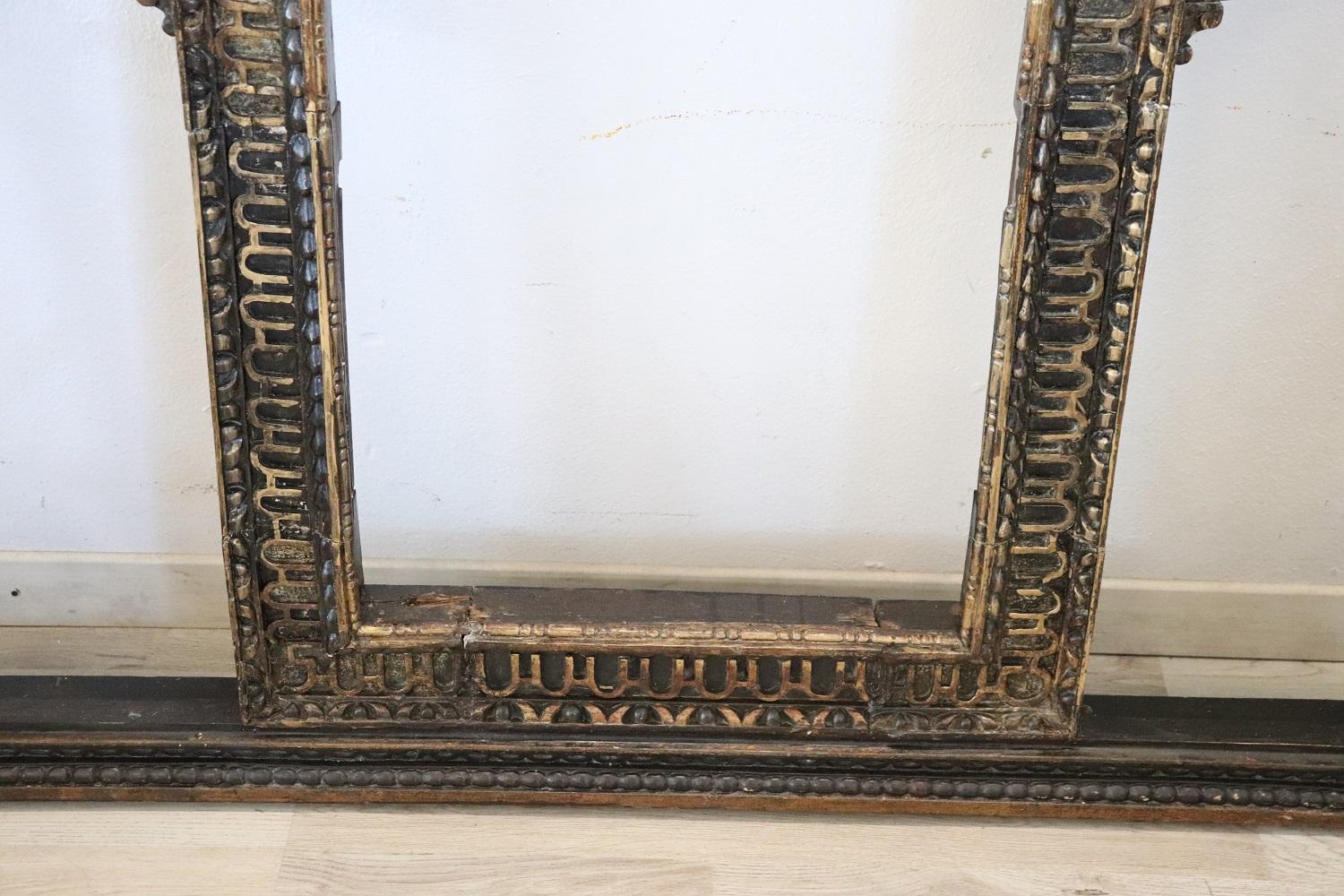 18th Century Italian Antique Hand Carved Wood Frame For Sale 1