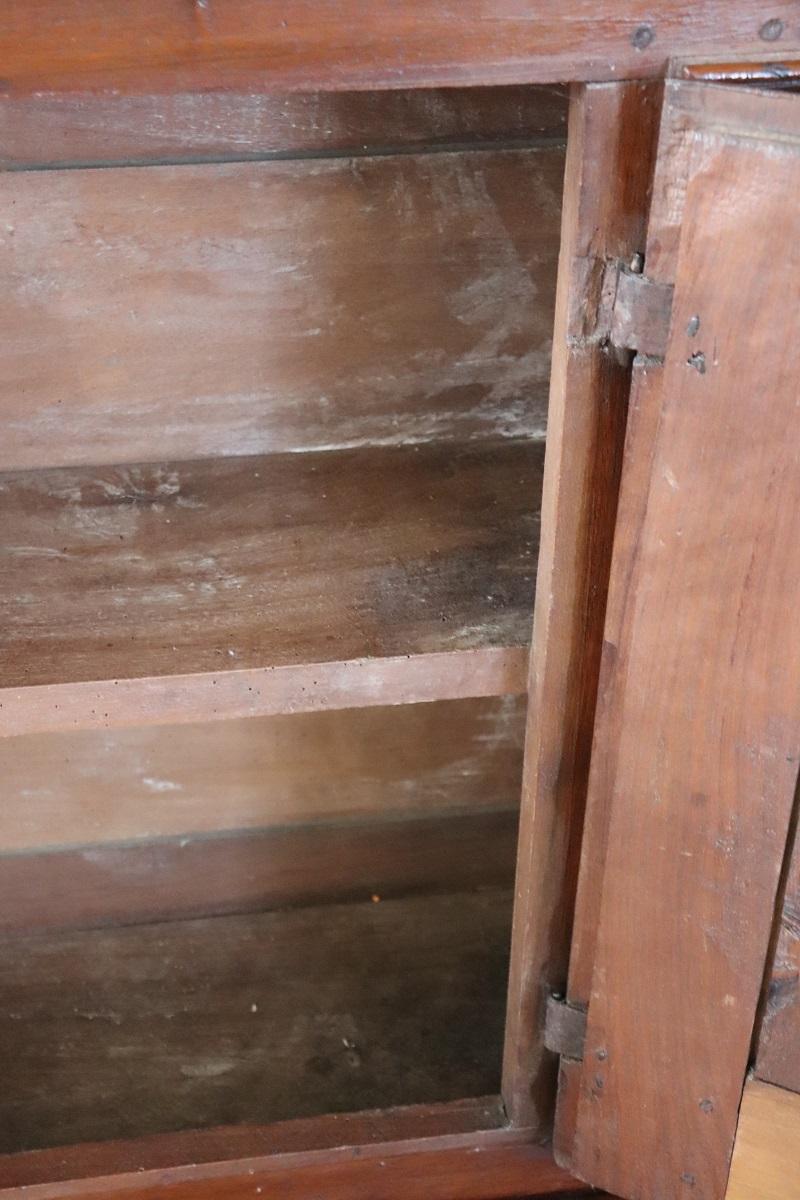 Inginocchiatoio antico italiano del XVIII secolo in legno massiccio di noce in vendita 7