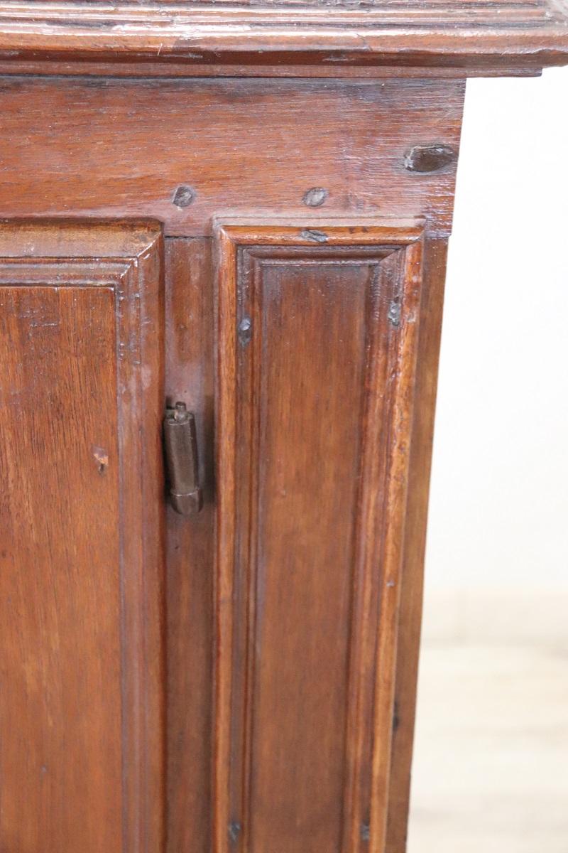 Inginocchiatoio antico italiano del XVIII secolo in legno massiccio di noce in vendita 9