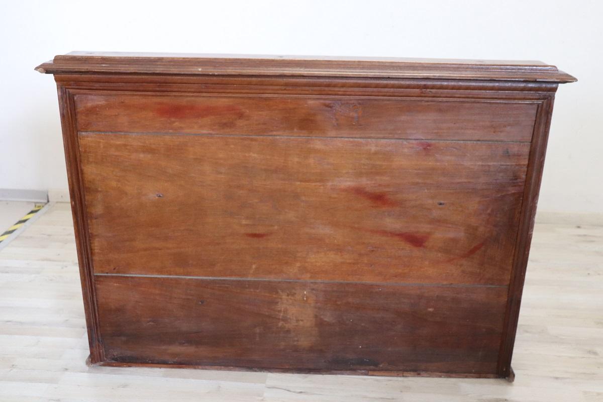 Inginocchiatoio antico italiano del XVIII secolo in legno massiccio di noce in vendita 11