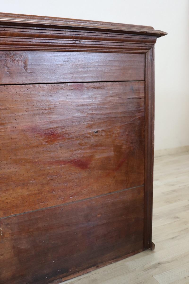 Inginocchiatoio antico italiano del XVIII secolo in legno massiccio di noce in vendita 13