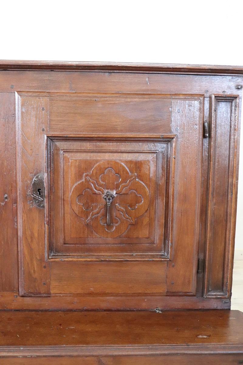 Inginocchiatoio antico italiano del XVIII secolo in legno massiccio di noce In condizioni buone in vendita a Casale Monferrato, IT