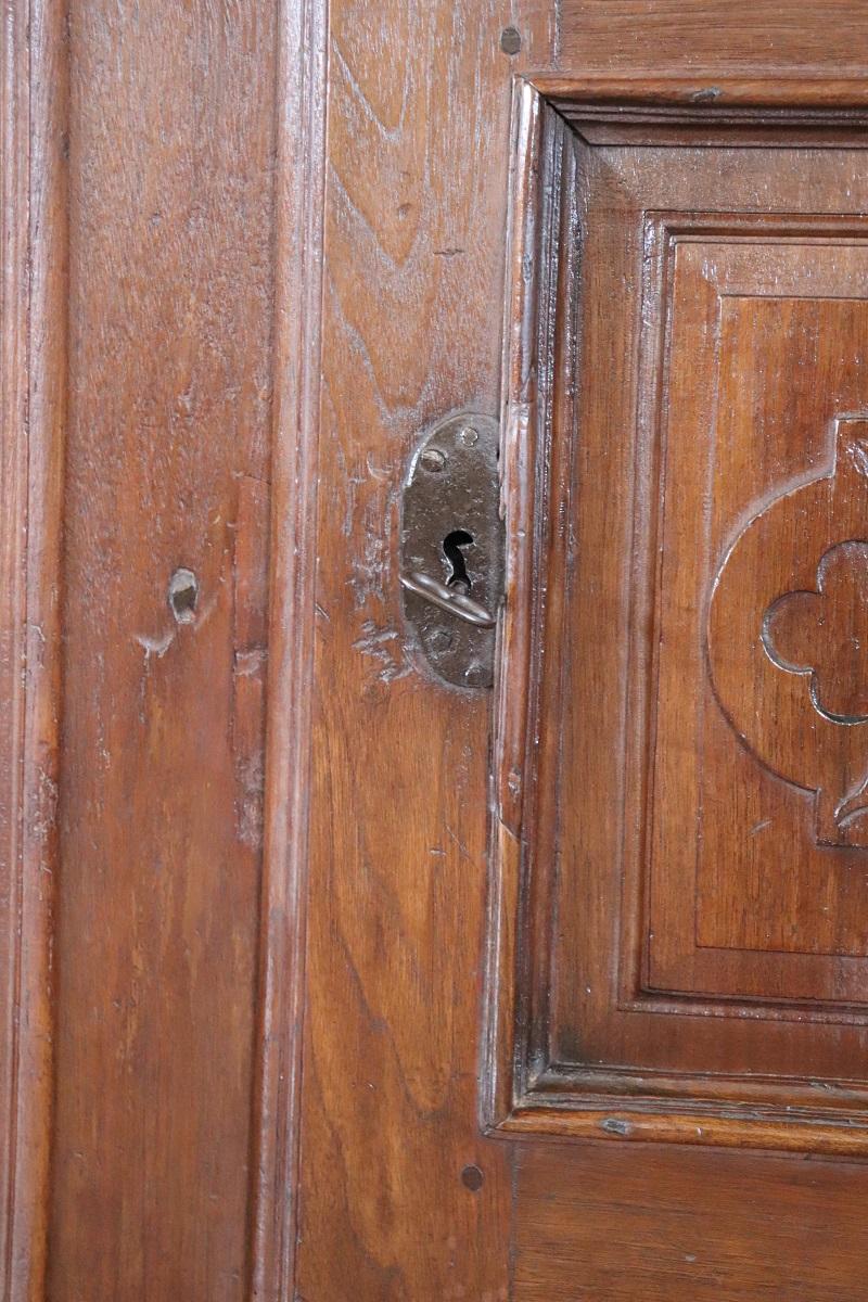 Fino al XVIII secolo Inginocchiatoio antico italiano del XVIII secolo in legno massiccio di noce in vendita