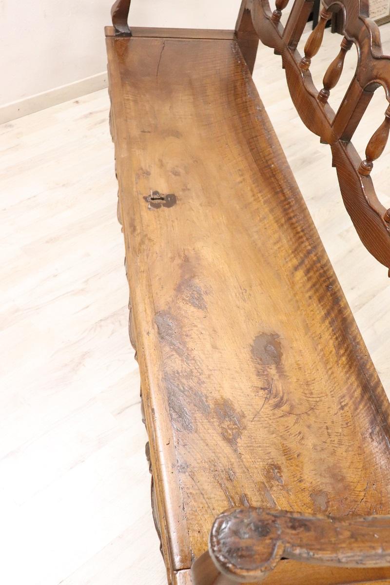 18th Century Italian Antique Louis XV Bench in Solid Walnut Wood For Sale 10