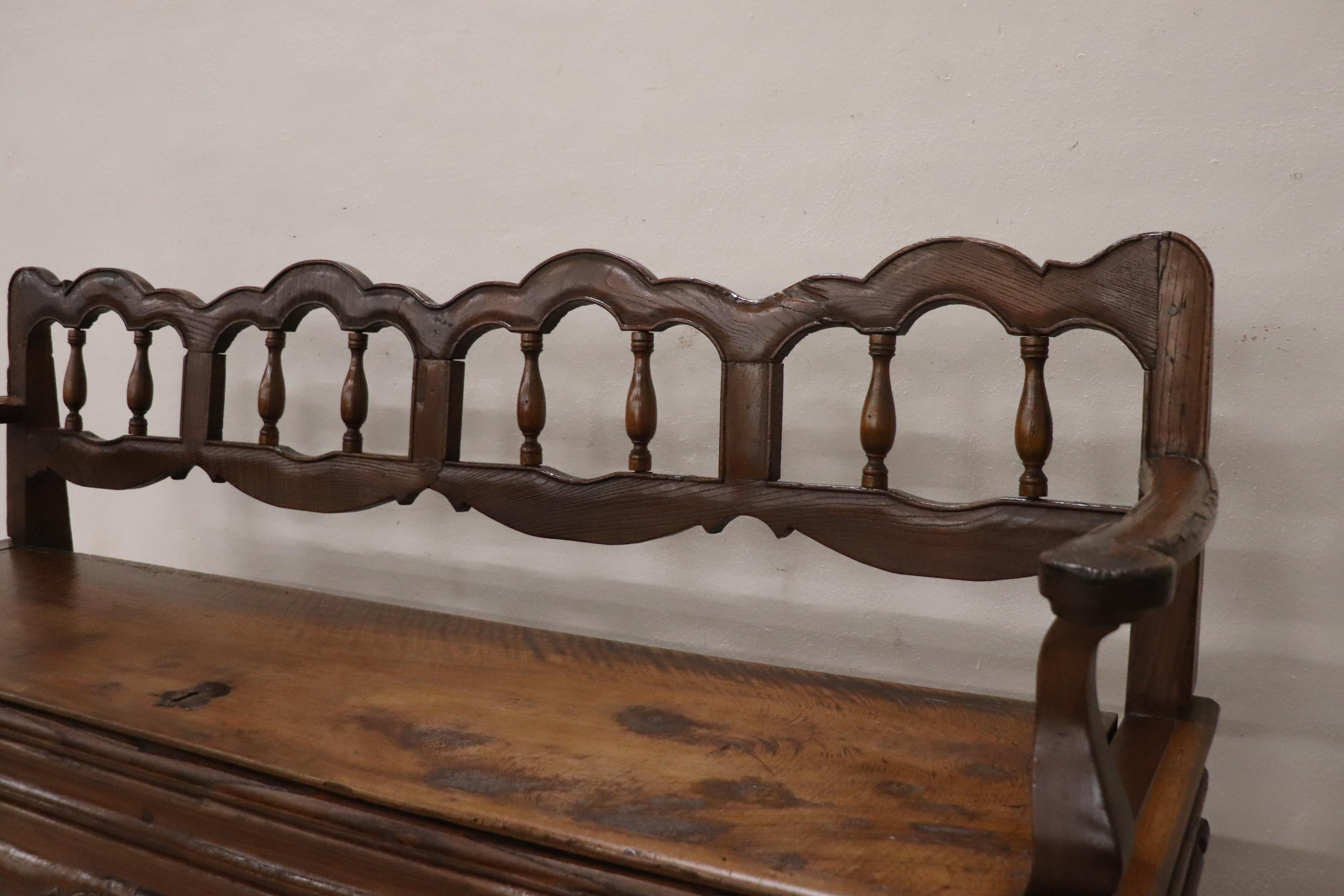 18th Century Italian Antique Louis XV Bench in Solid Walnut Wood For Sale 5
