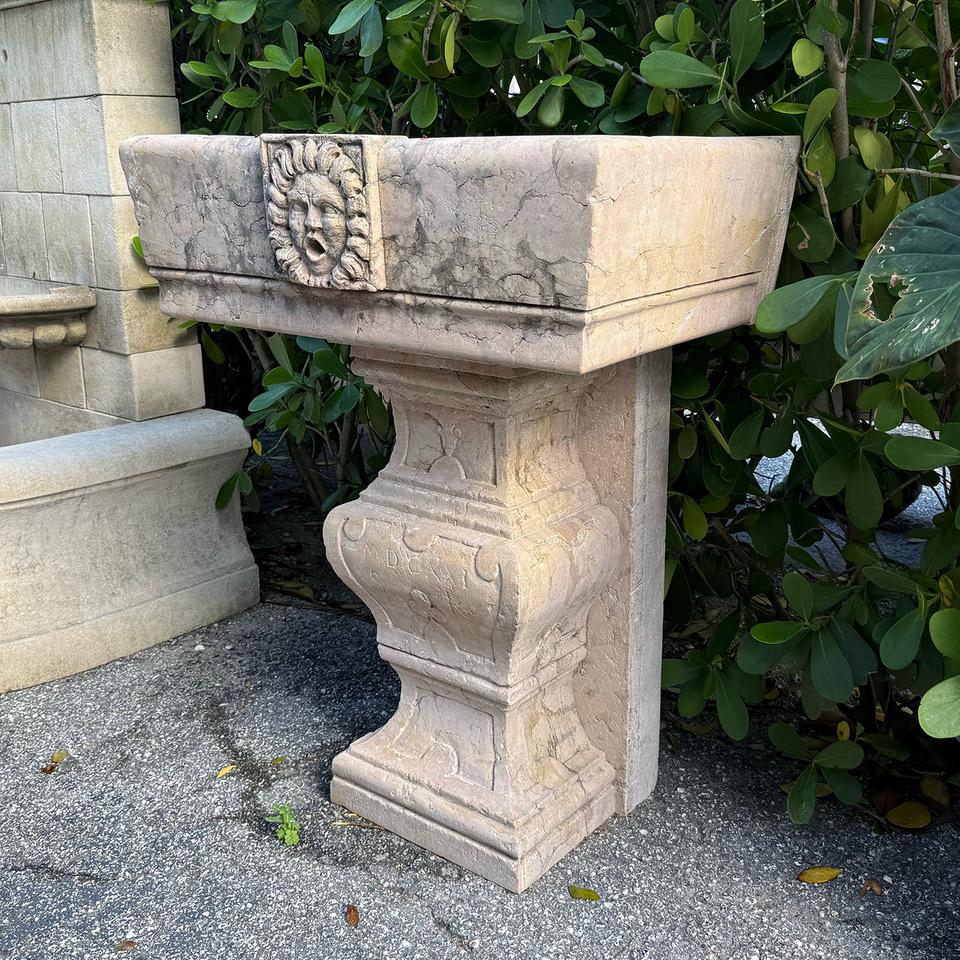 18th Century Italian Antique Wall Fontana Verona In Good Condition For Sale In West Palm Beach, FL