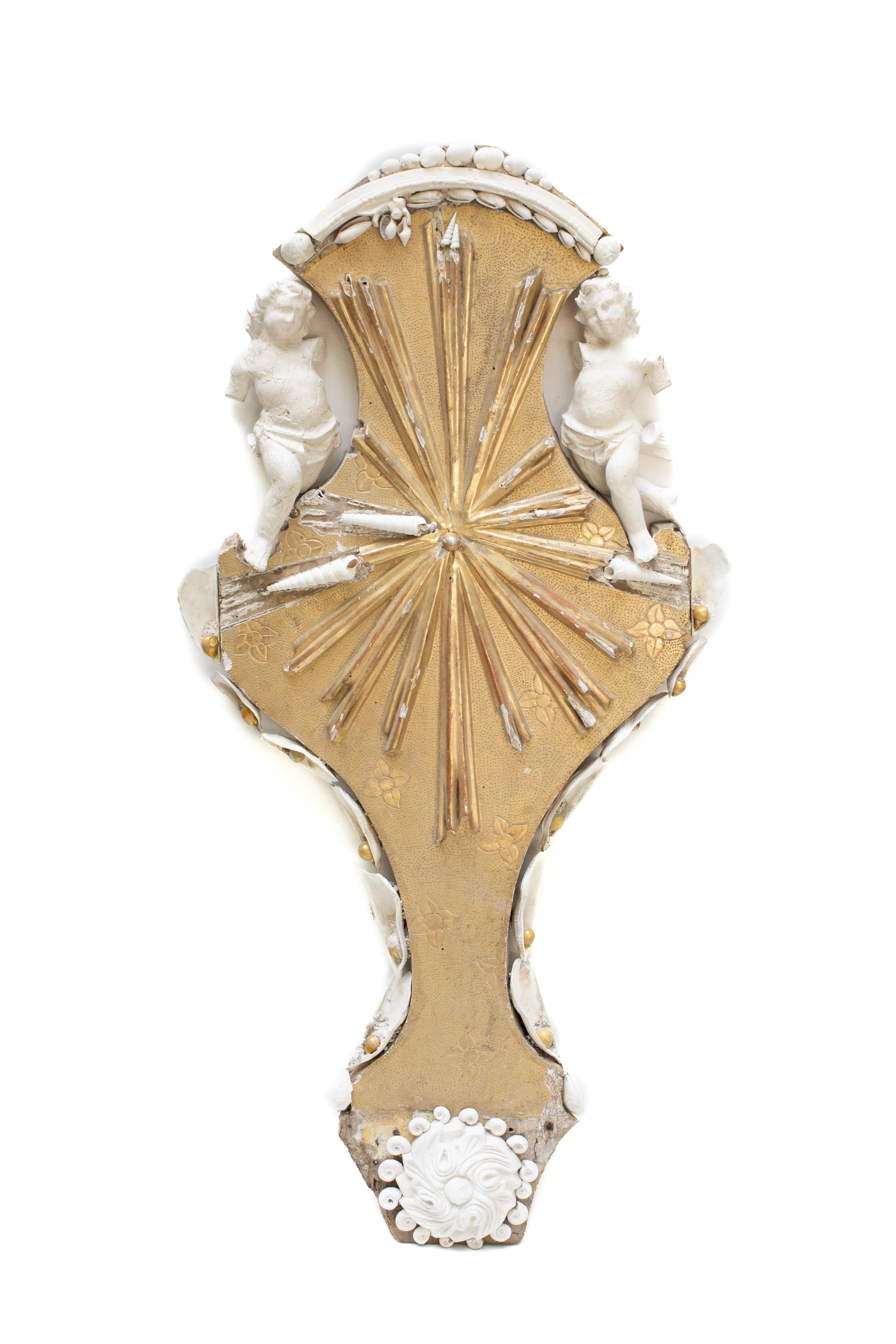 18th century Italian hand-carved gold leaf architectural element with a pair of hand-cast plaster angels, a plaster rosette, and a detail plaster cornice molding. It is adorned with coordinating white fossil shells and gold baroque pearls. The