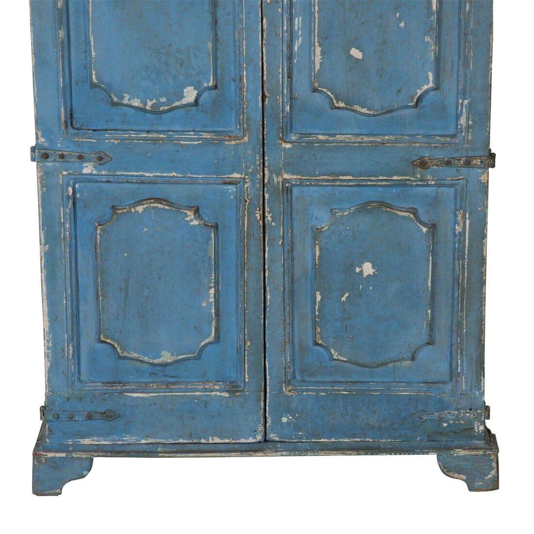 18th Century Italian Armoire In Good Condition In Gloucestershire, GB