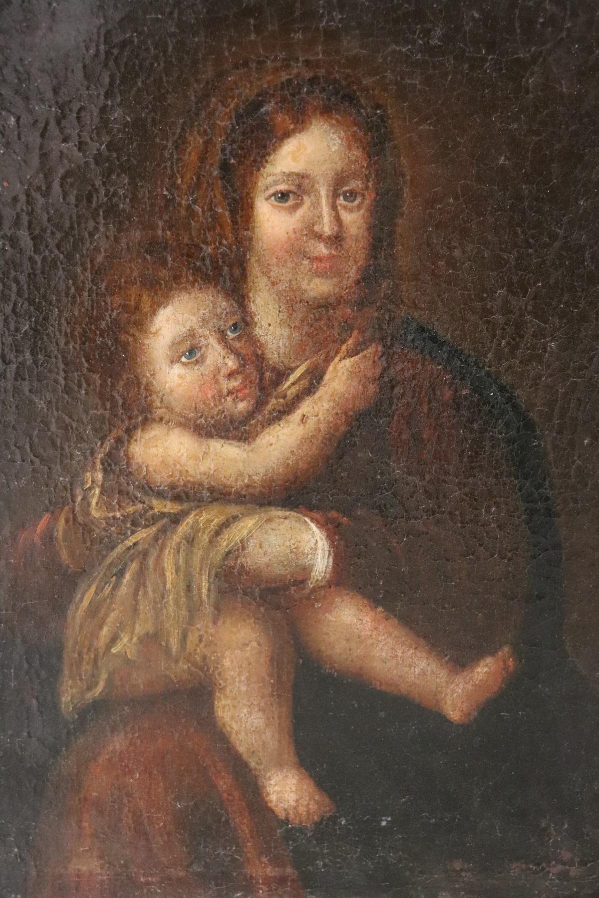 Beautiful oil painting on canvas 18th century not signed. Excellent pictorial quality. This painting represents a classical scene of the Catholic religion the Madonna with the Child Jesus in her arms. Notice the sweetness in the expressions of the