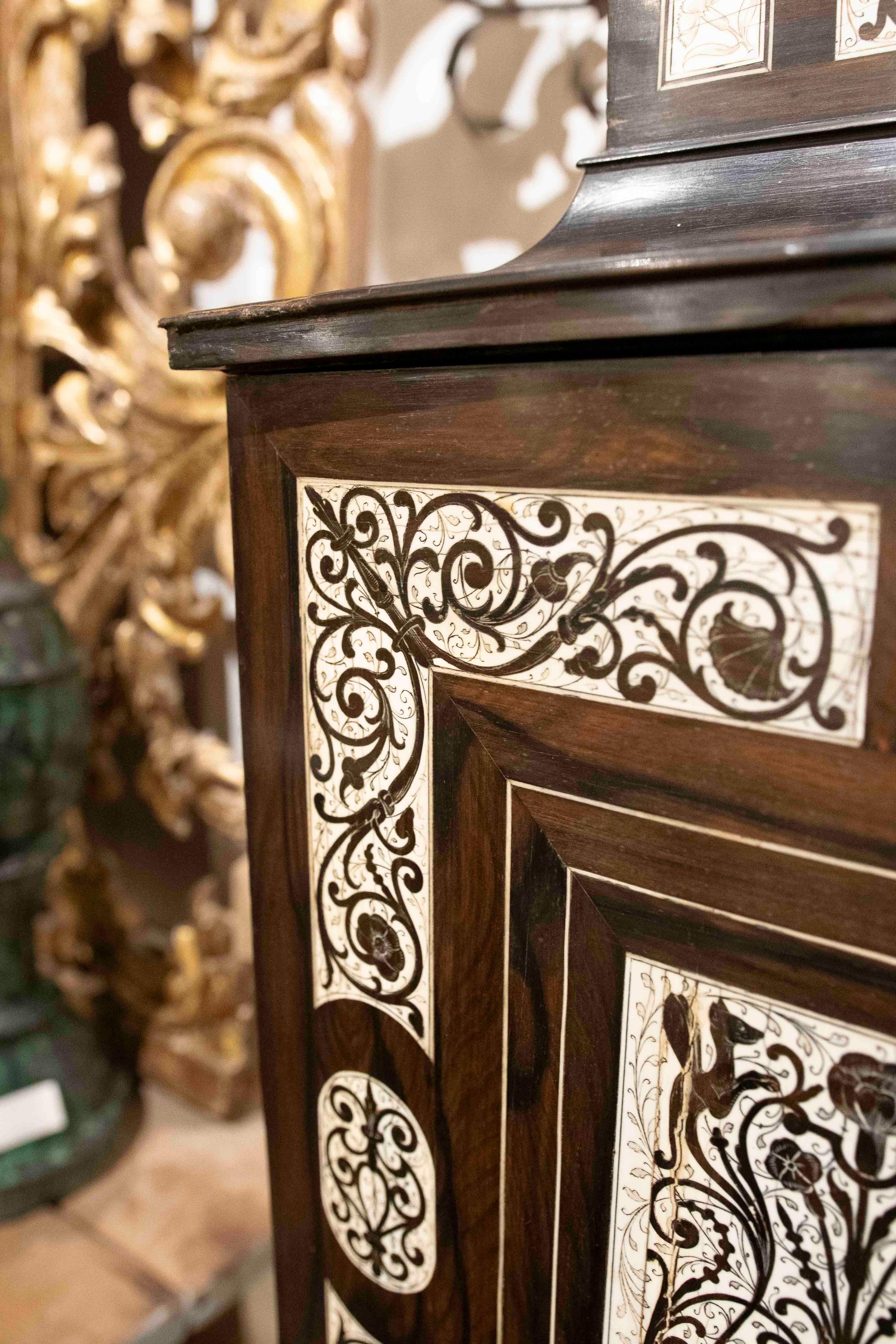 18. Jahrhundert Italienisch Bargueño aus Ebenholz und Intarsien im Angebot 13