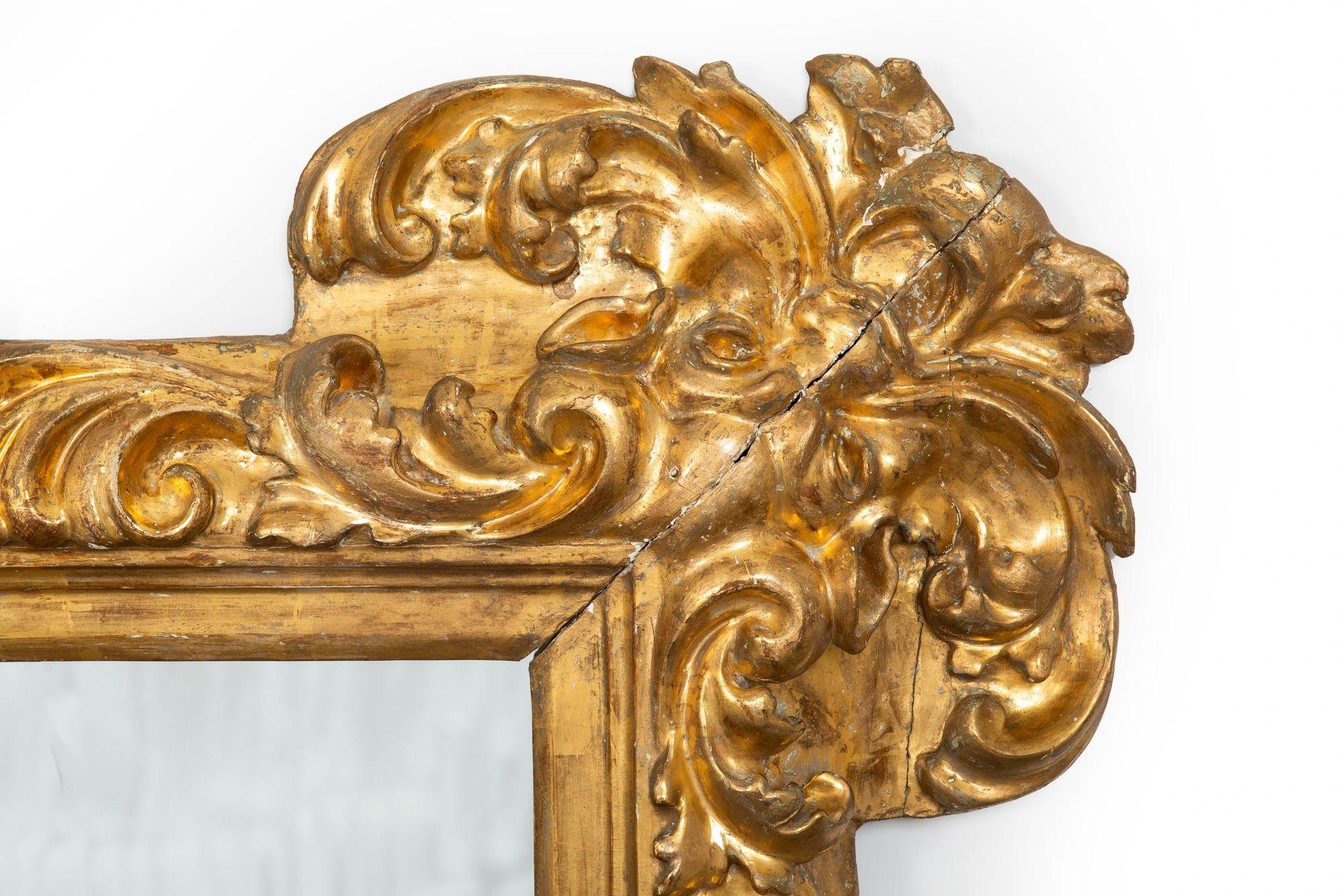 Baroque Miroir en bois doré sculpté du XVIIIe siècle, baroque italien antique en vente