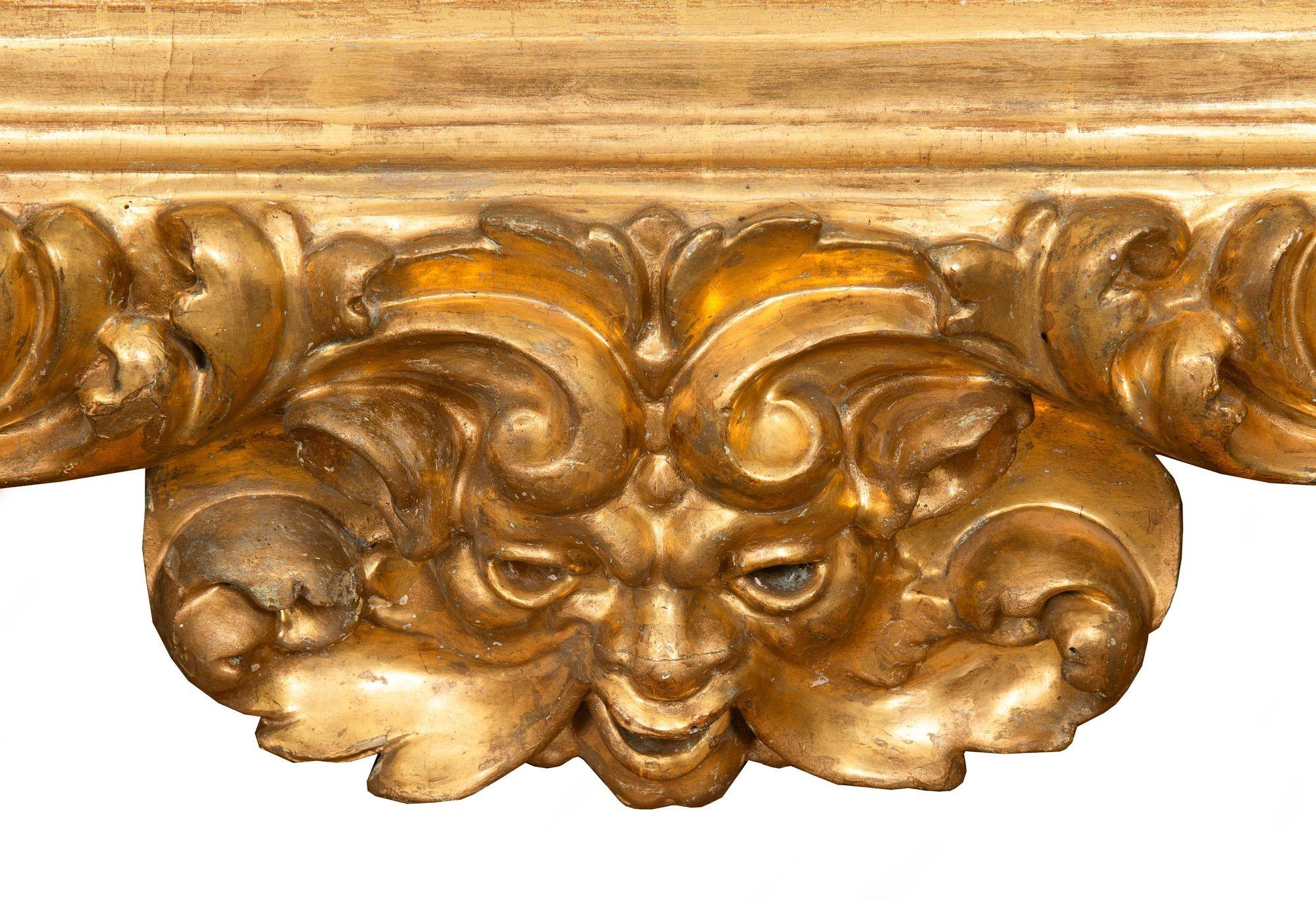 Miroir en bois doré sculpté du XVIIIe siècle, baroque italien antique en vente 1