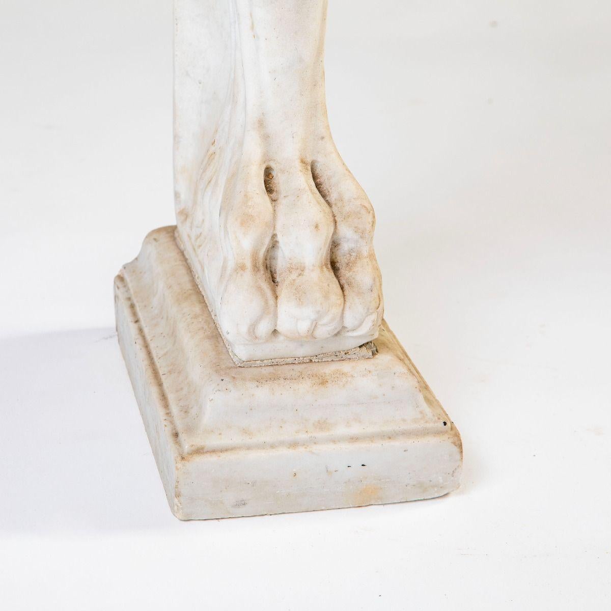 18th Century Italian Baroque Carrara Marble Basin with Sphinx Pedestal For Sale 6