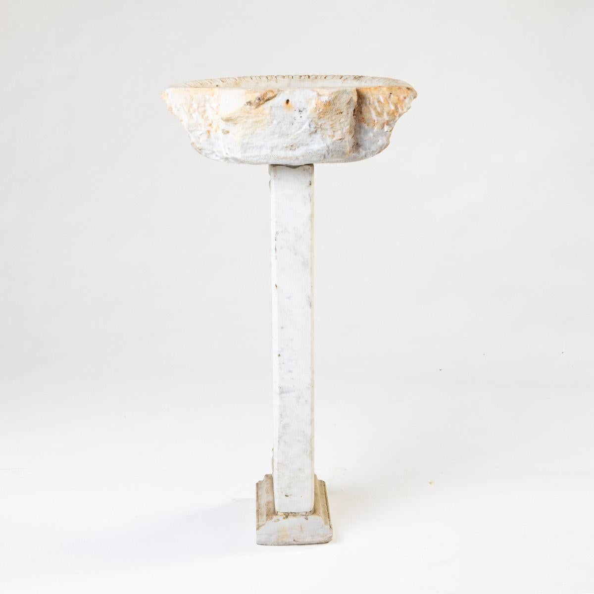 Hand-Crafted 18th Century Italian Baroque Carrara Marble Basin with Sphinx Pedestal For Sale