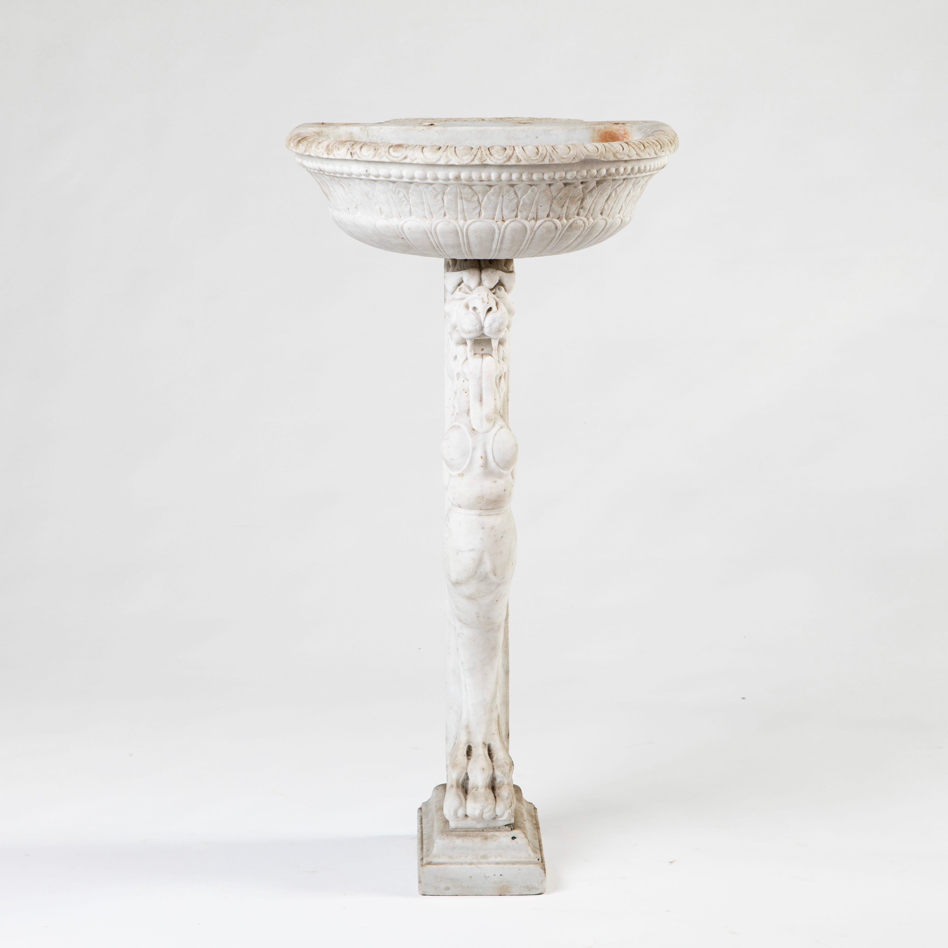 Hand-Crafted 18th Century Italian Baroque Carrara Marble Basin with Sphinx Pedestal For Sale