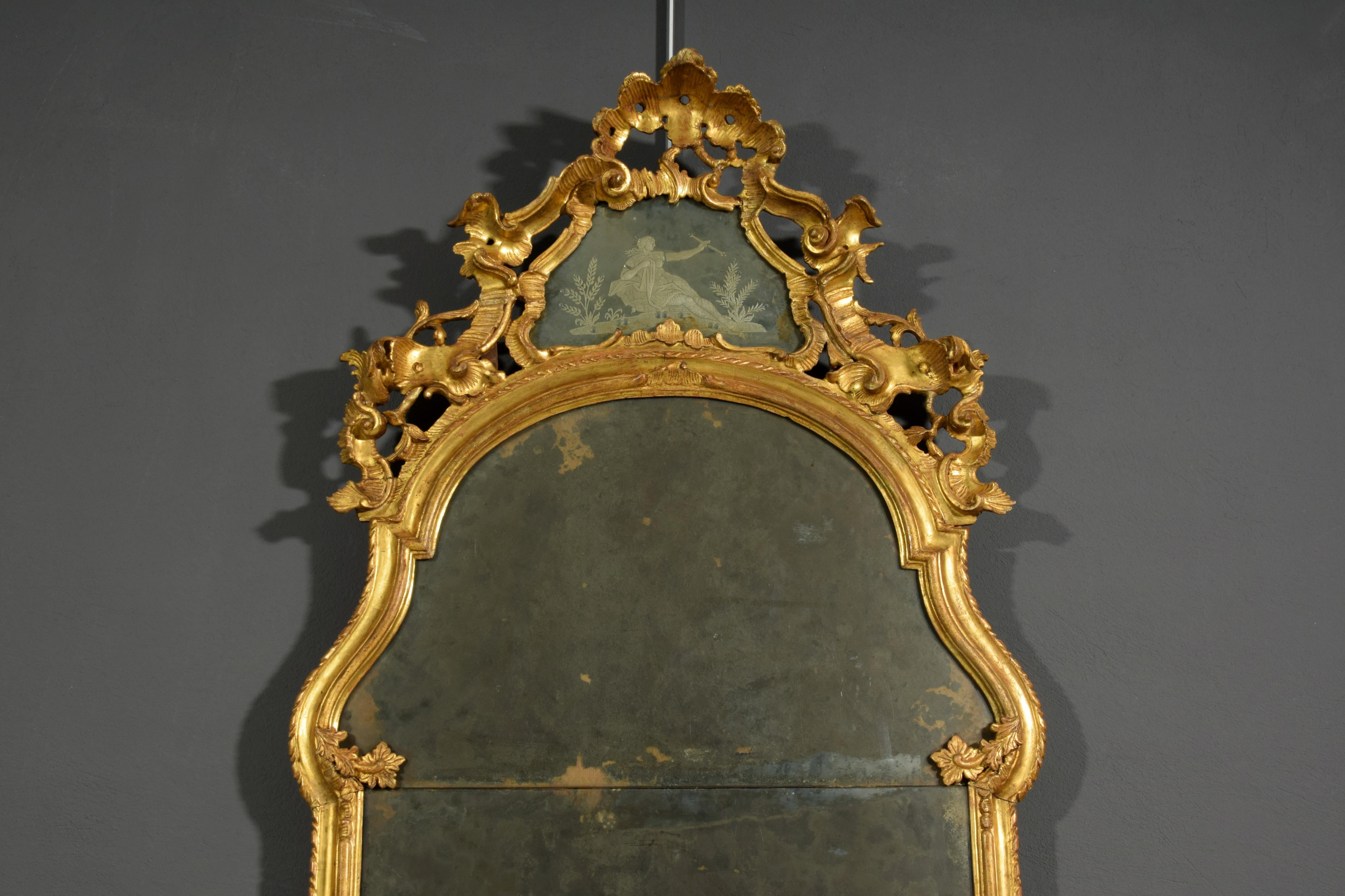 Miroir baroque italien du XVIIIe siècle en bois sculpté et doré en vente 6