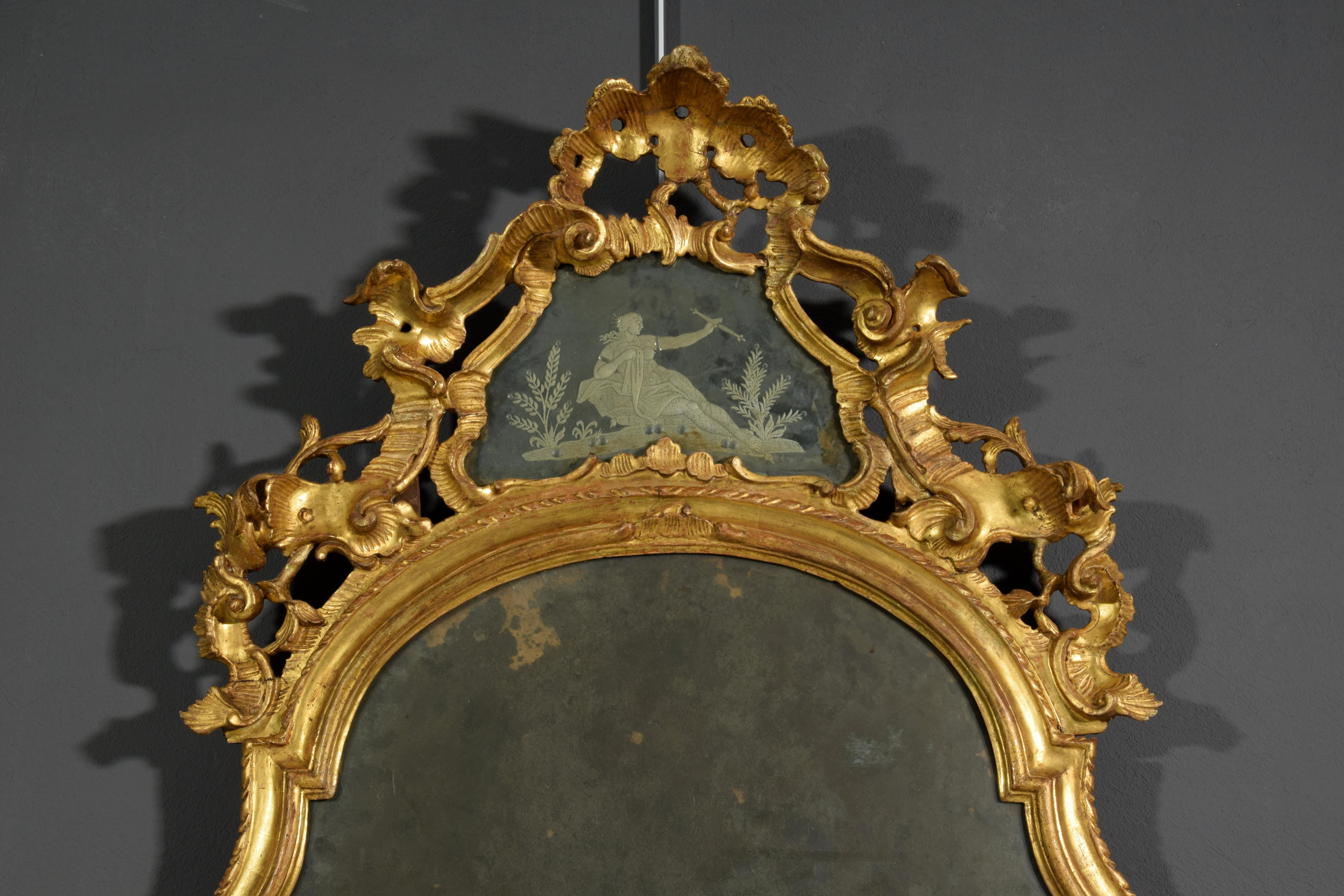 Miroir baroque italien du XVIIIe siècle en bois sculpté et doré en vente 11