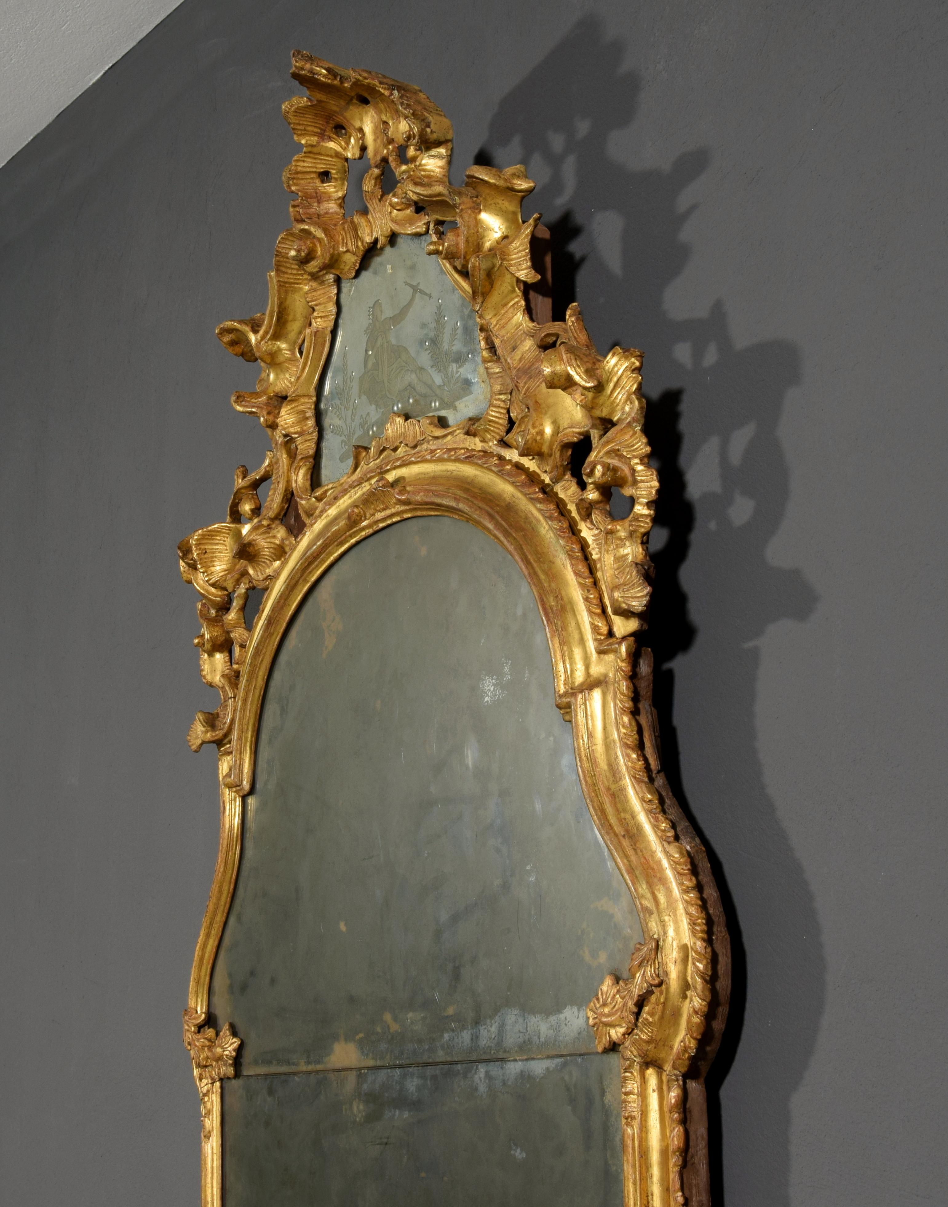 Miroir baroque italien du XVIIIe siècle en bois sculpté et doré en vente 16