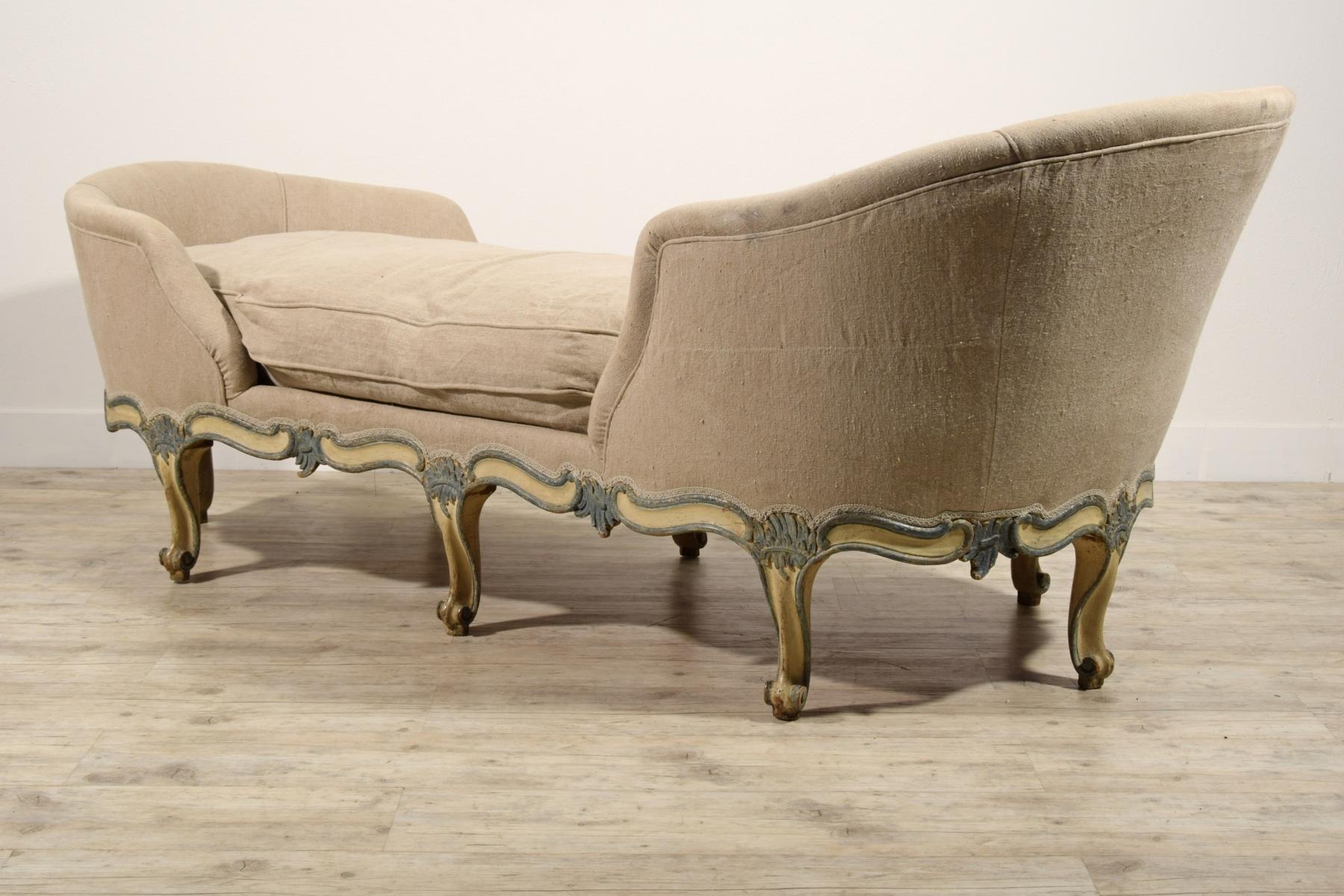 18th Century, Italian Baroque Carved and Lacquered Wood Chaise Longue  10