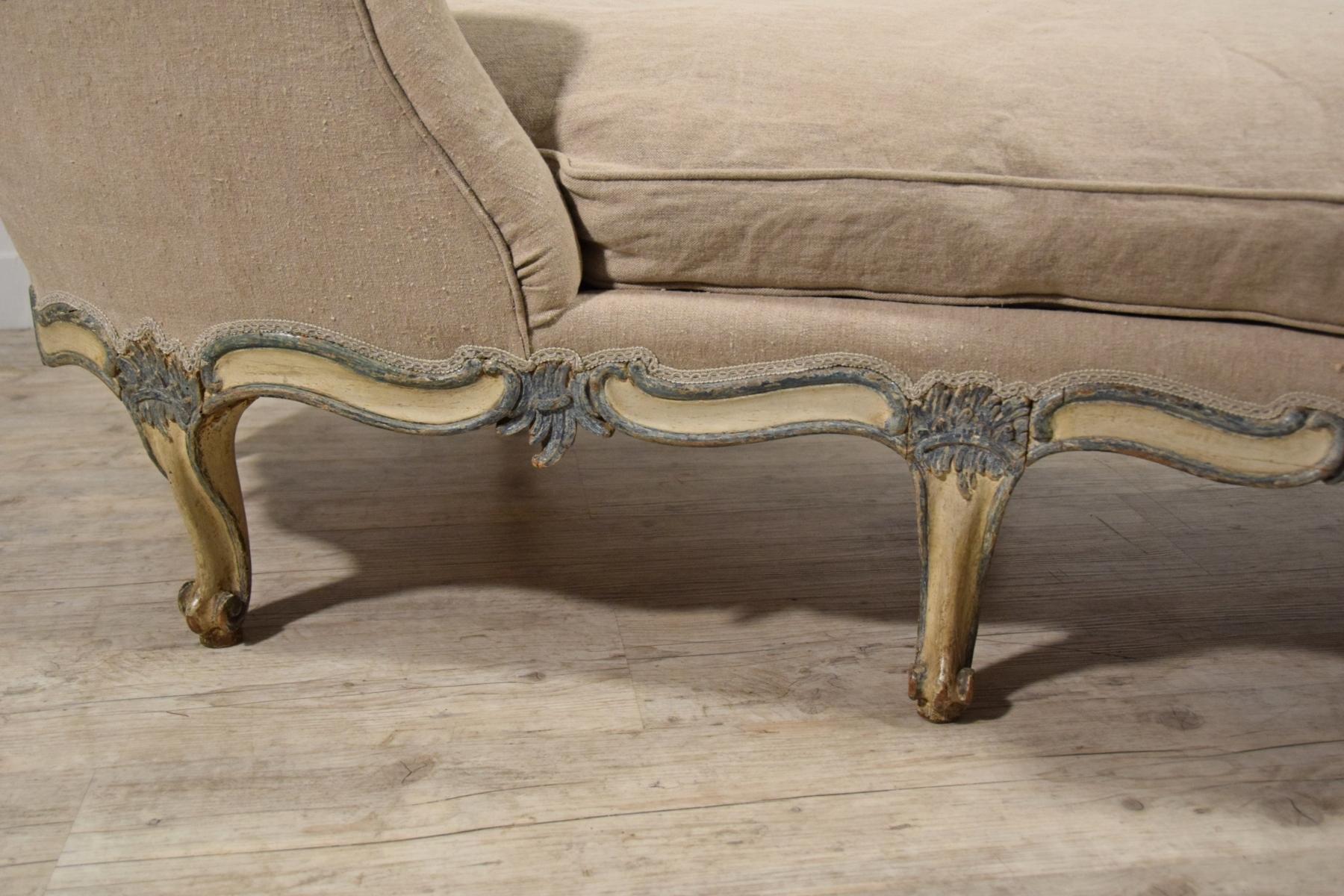 18th Century, Italian Baroque Carved and Lacquered Wood Chaise Longue  4