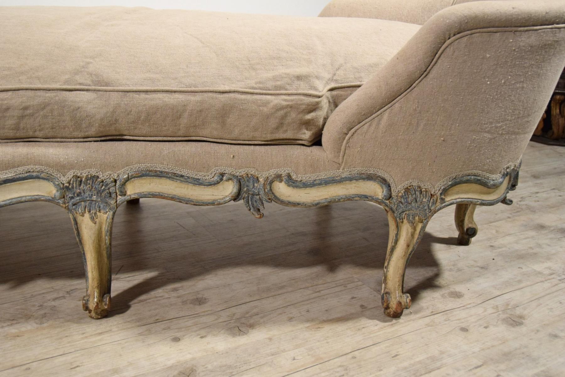 18th Century, Italian Baroque Carved and Lacquered Wood Chaise Longue  5