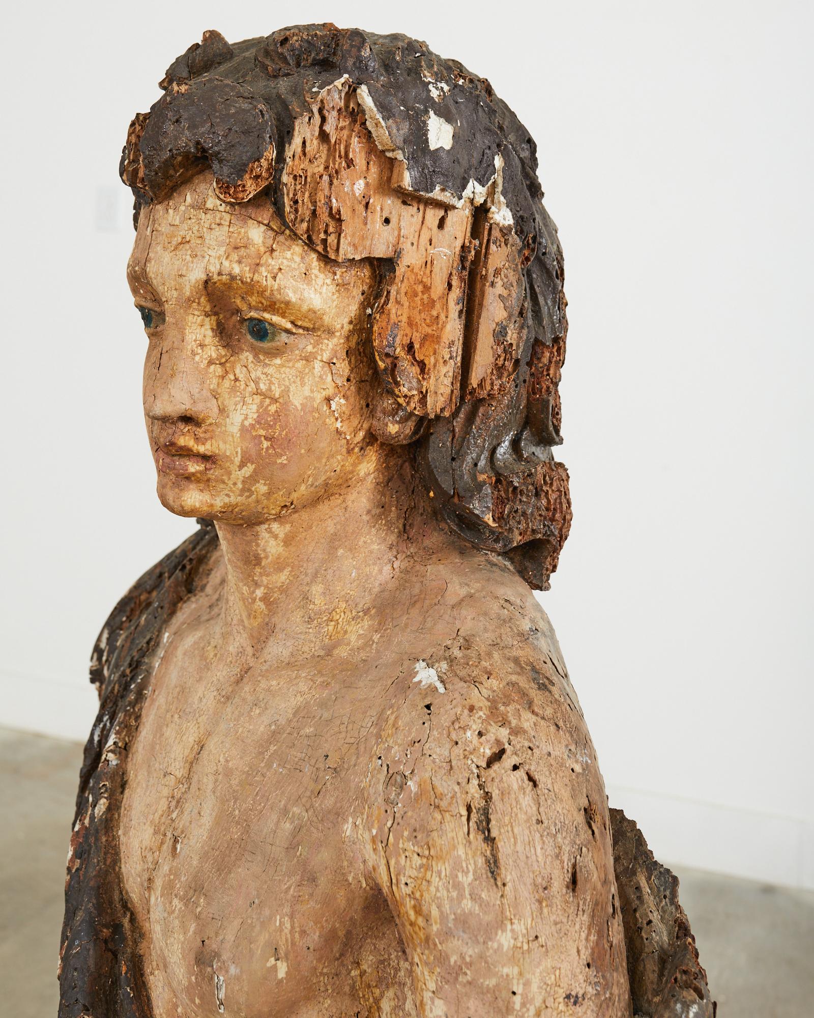 Escultura barroca italiana del siglo XVIII con icono de Santos tallado en venta 1