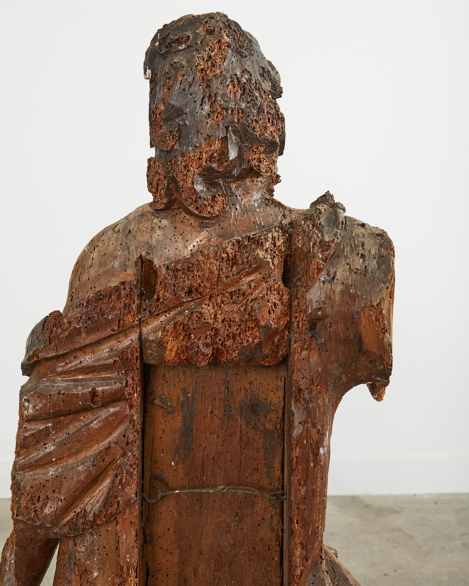 Escultura barroca italiana del siglo XVIII con icono de Santos tallado en venta 5