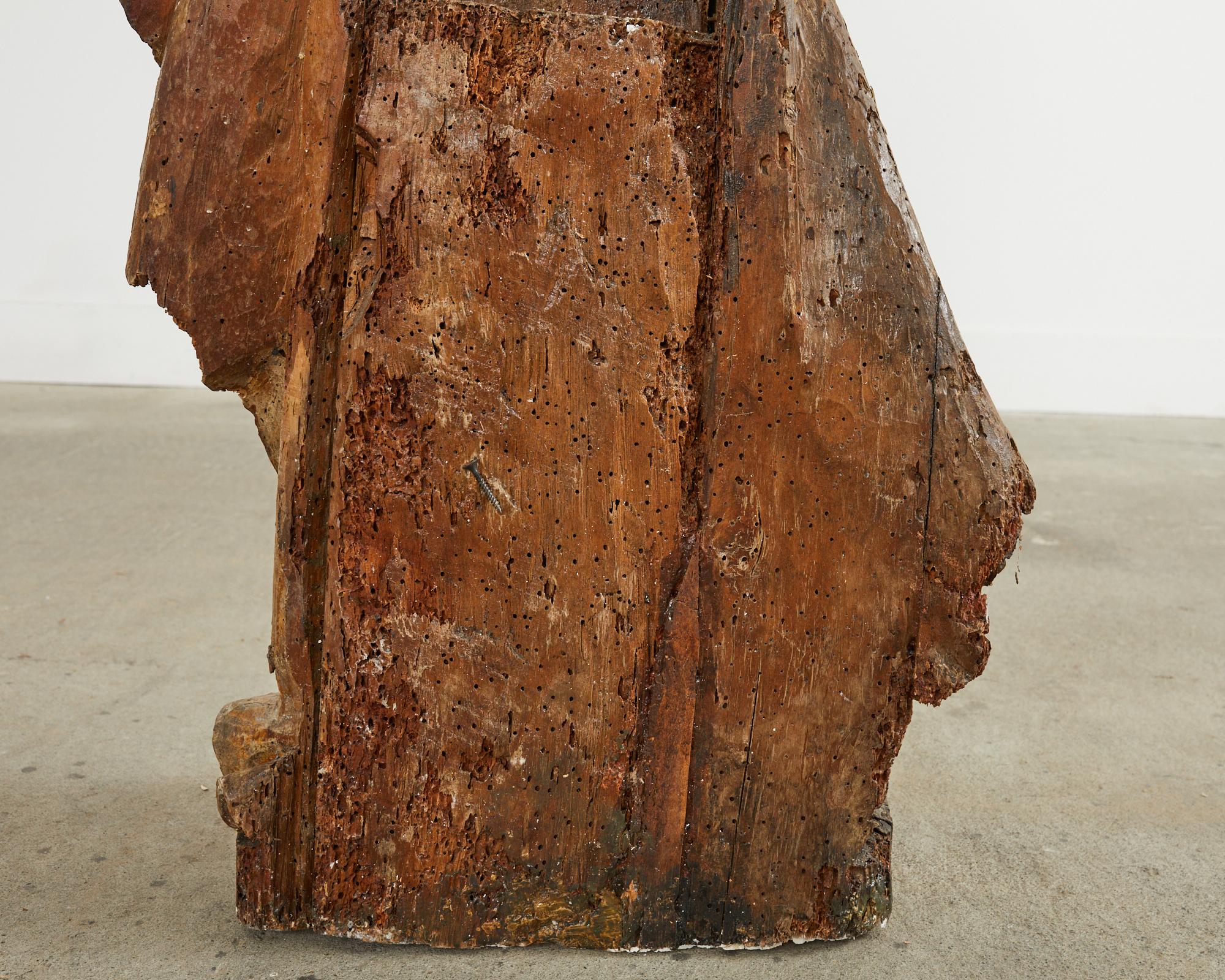 Escultura barroca italiana del siglo XVIII con icono de Santos tallado en venta 7