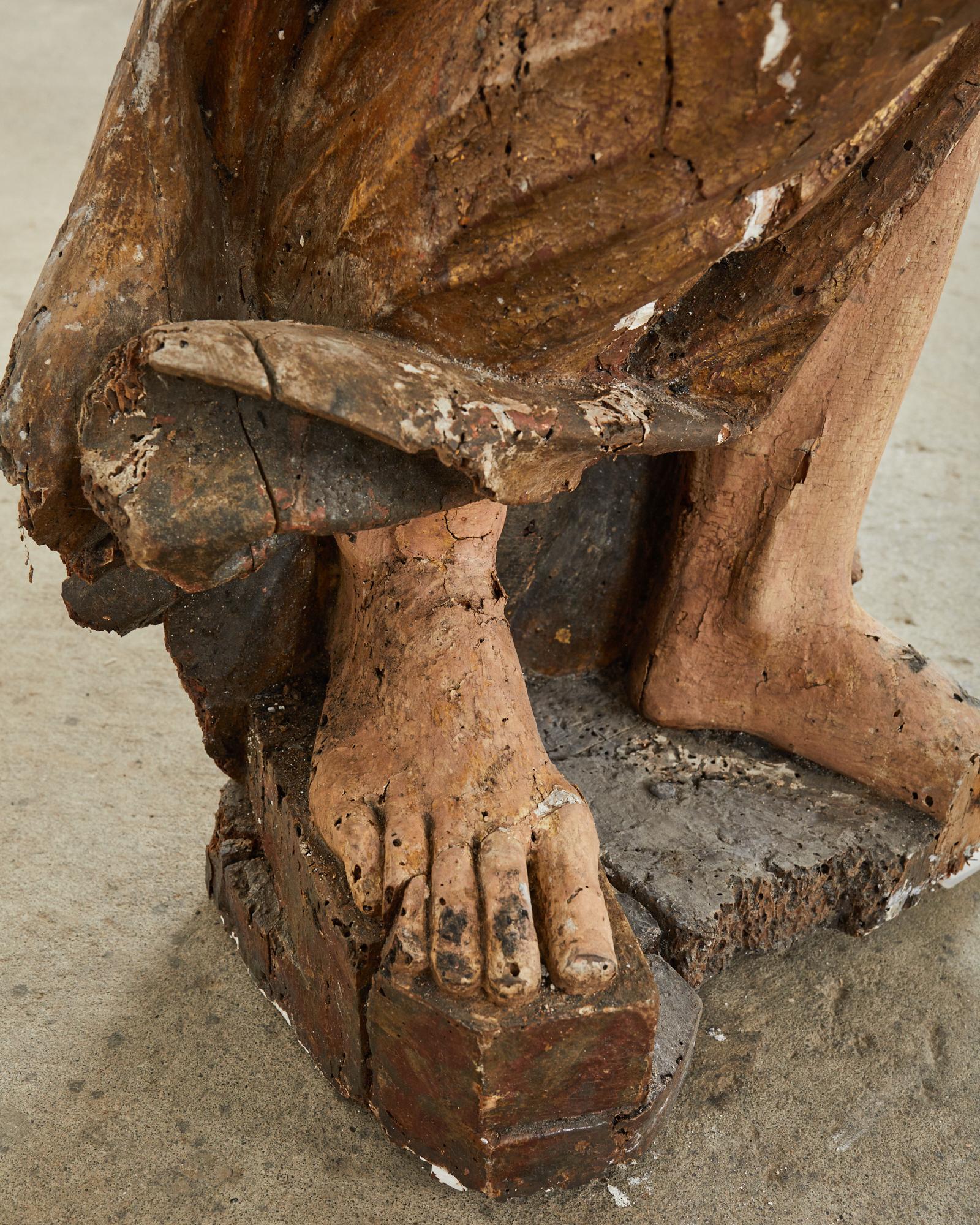 Escultura barroca italiana del siglo XVIII con icono de Santos tallado Italiano en venta