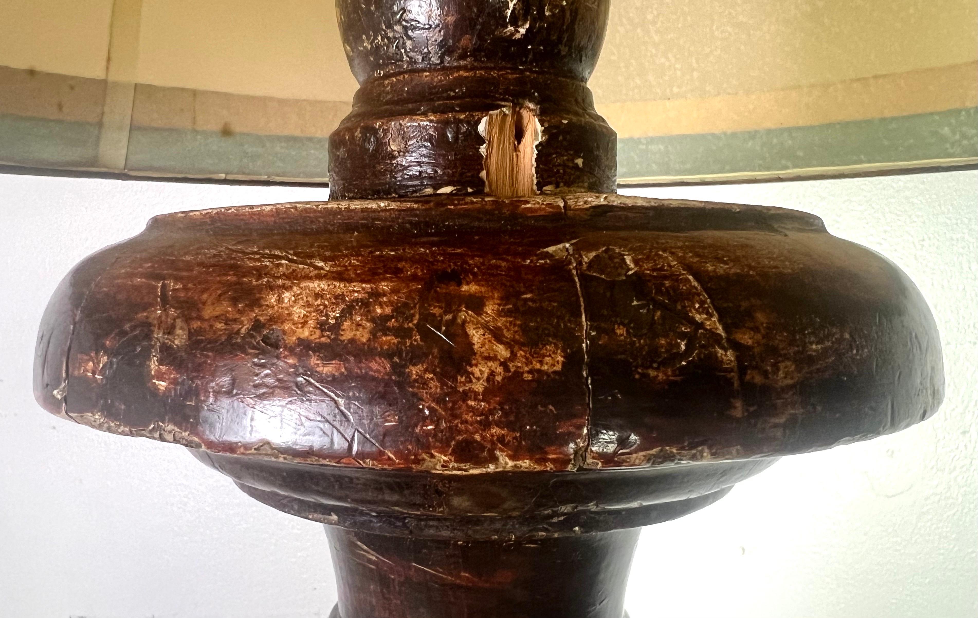 Lampada a stelo intagliata barocca italiana del XVIII secolo con paralume in pergamena in vendita 8