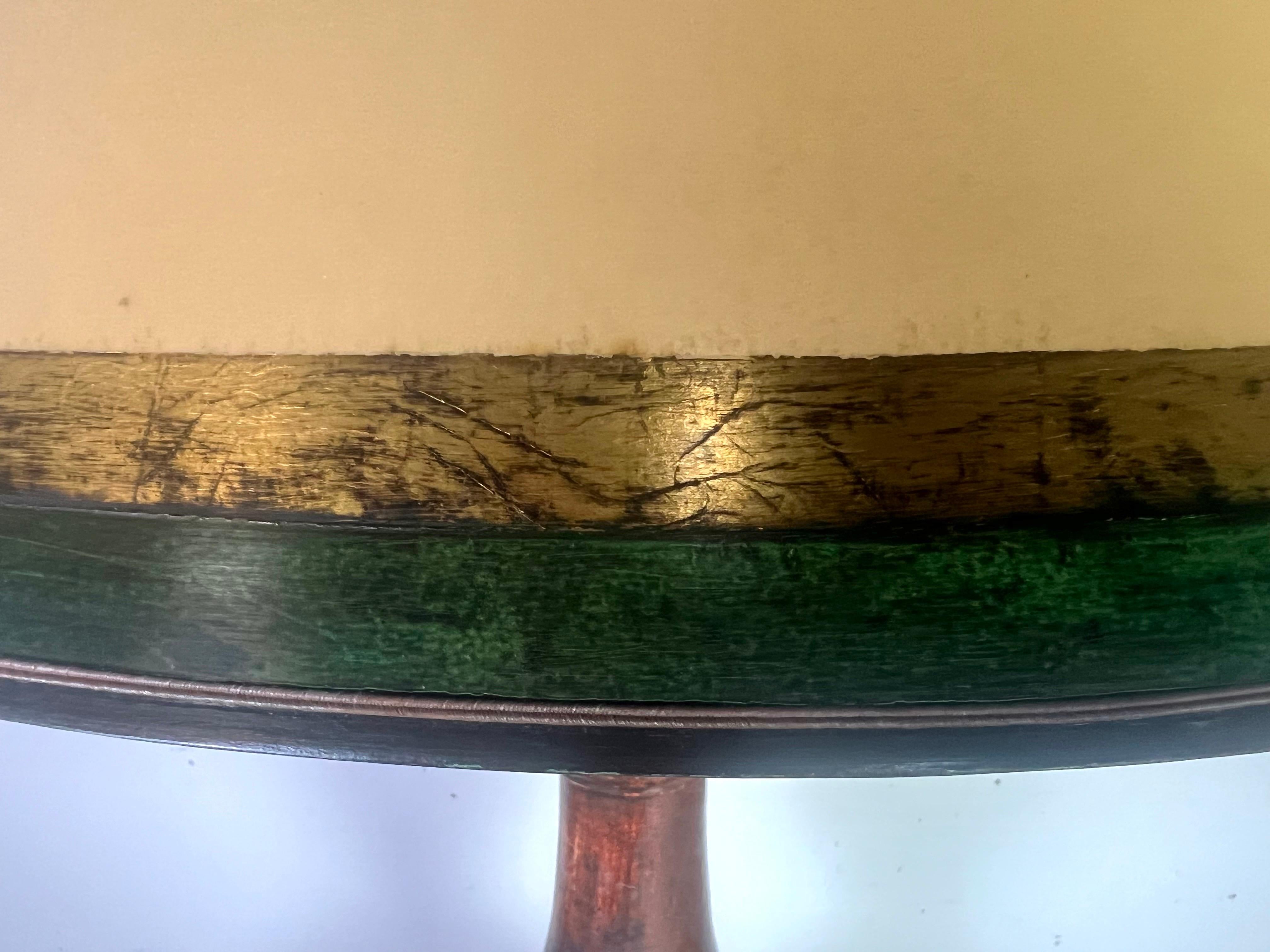 Lampada a stelo intagliata barocca italiana del XVIII secolo con paralume in pergamena in vendita 2