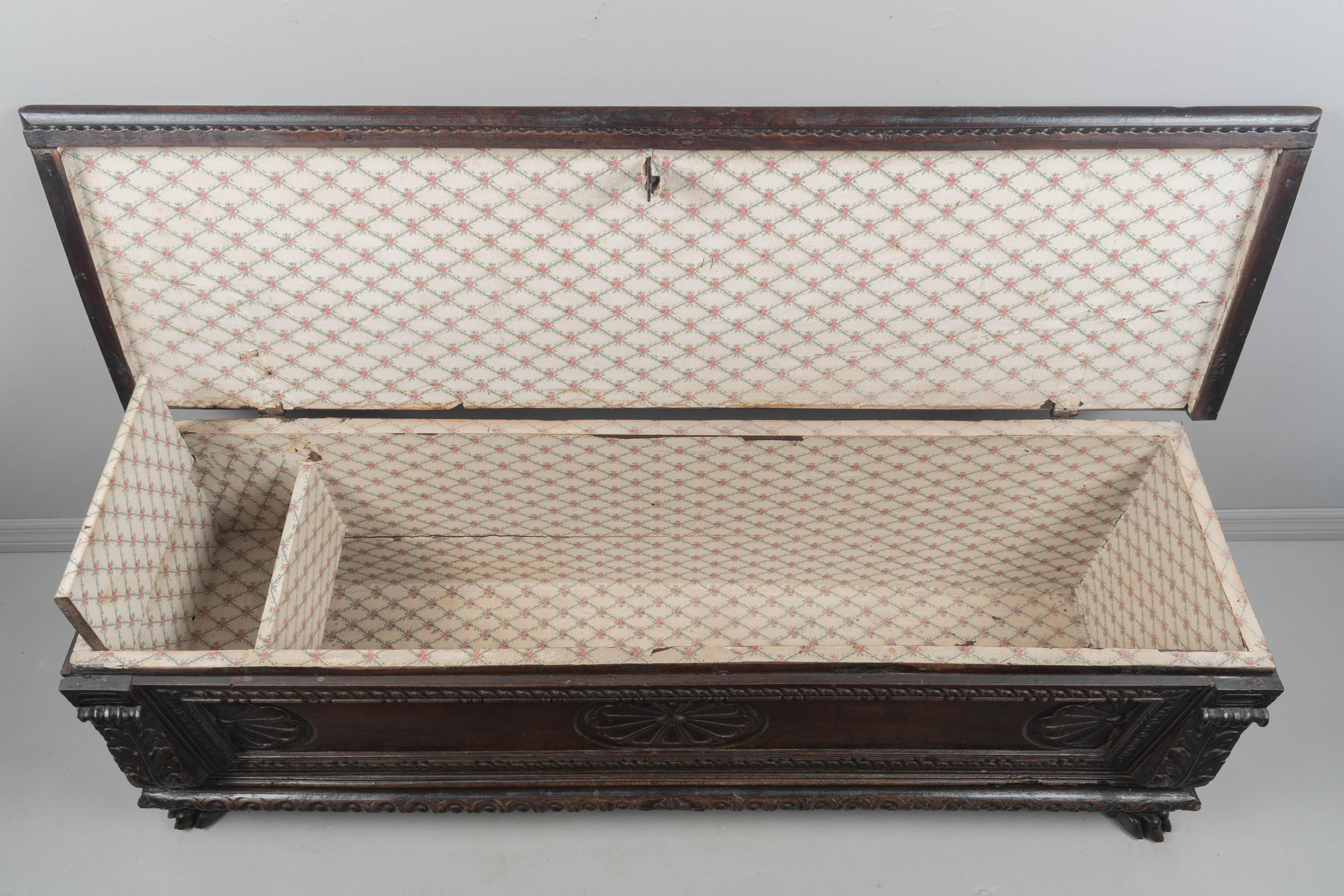 Cassone o arcón barroco italiano del siglo XVIII en venta 2