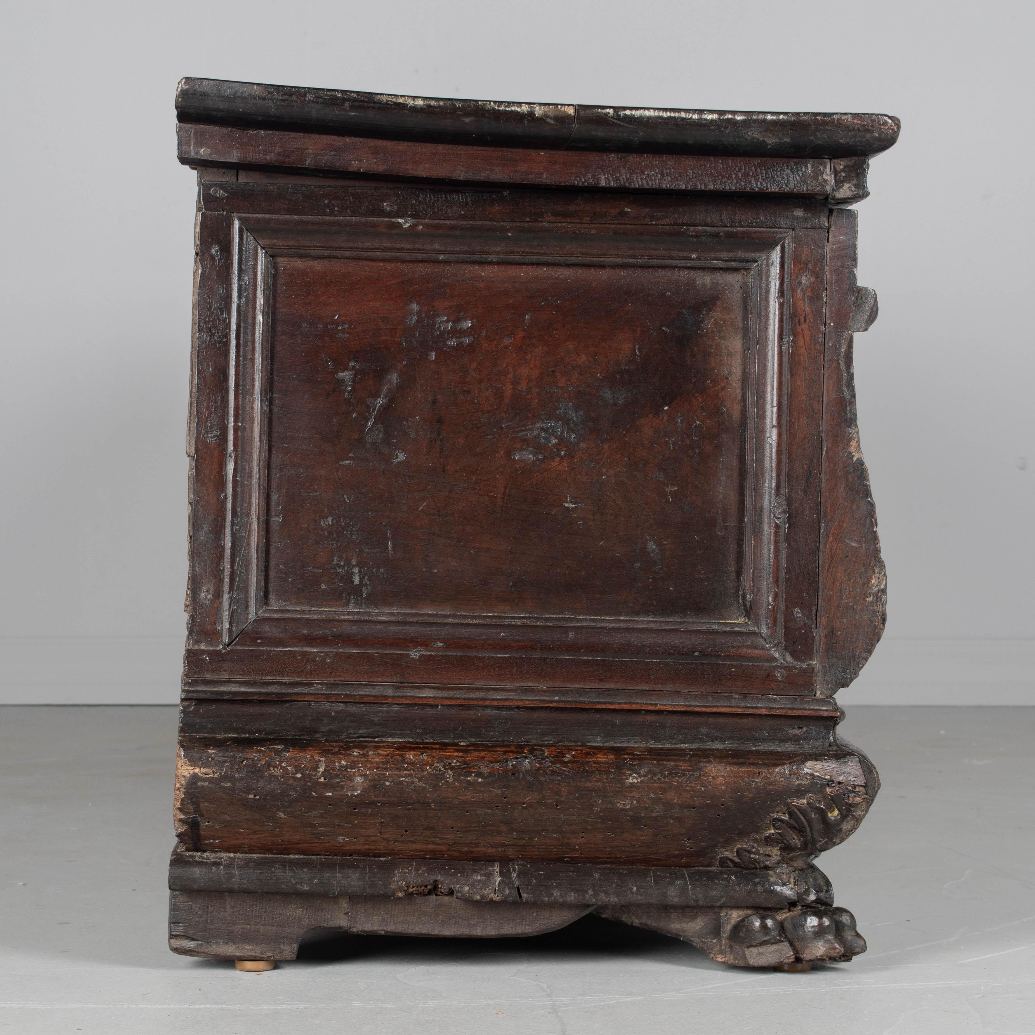 Cassone o arcón barroco italiano del siglo XVIII siglo XVIII y antes en venta