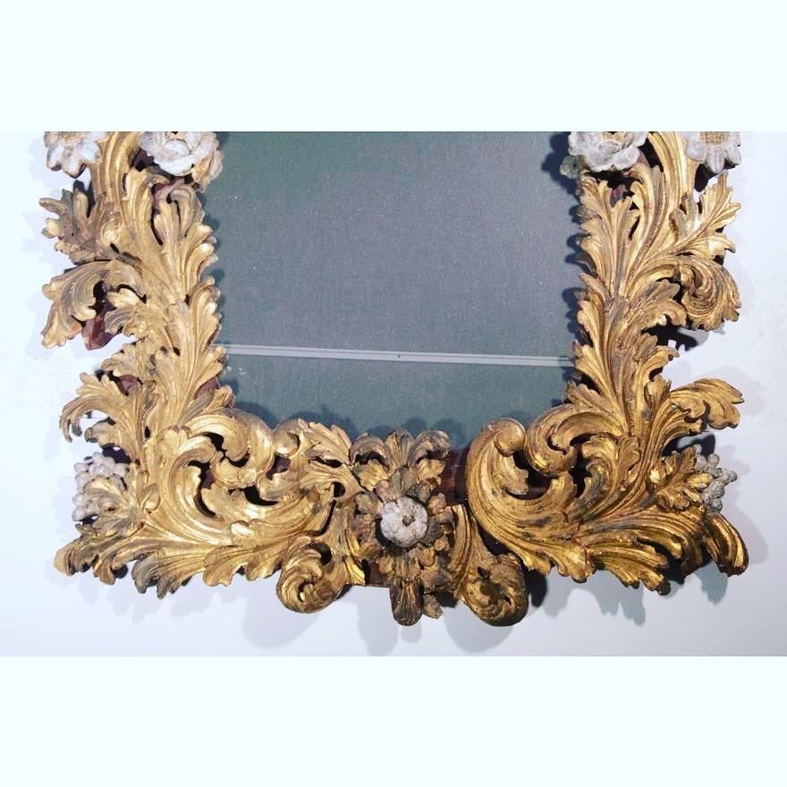 Carved 18th Century Italian Baroque Giltwood Mirror For Sale