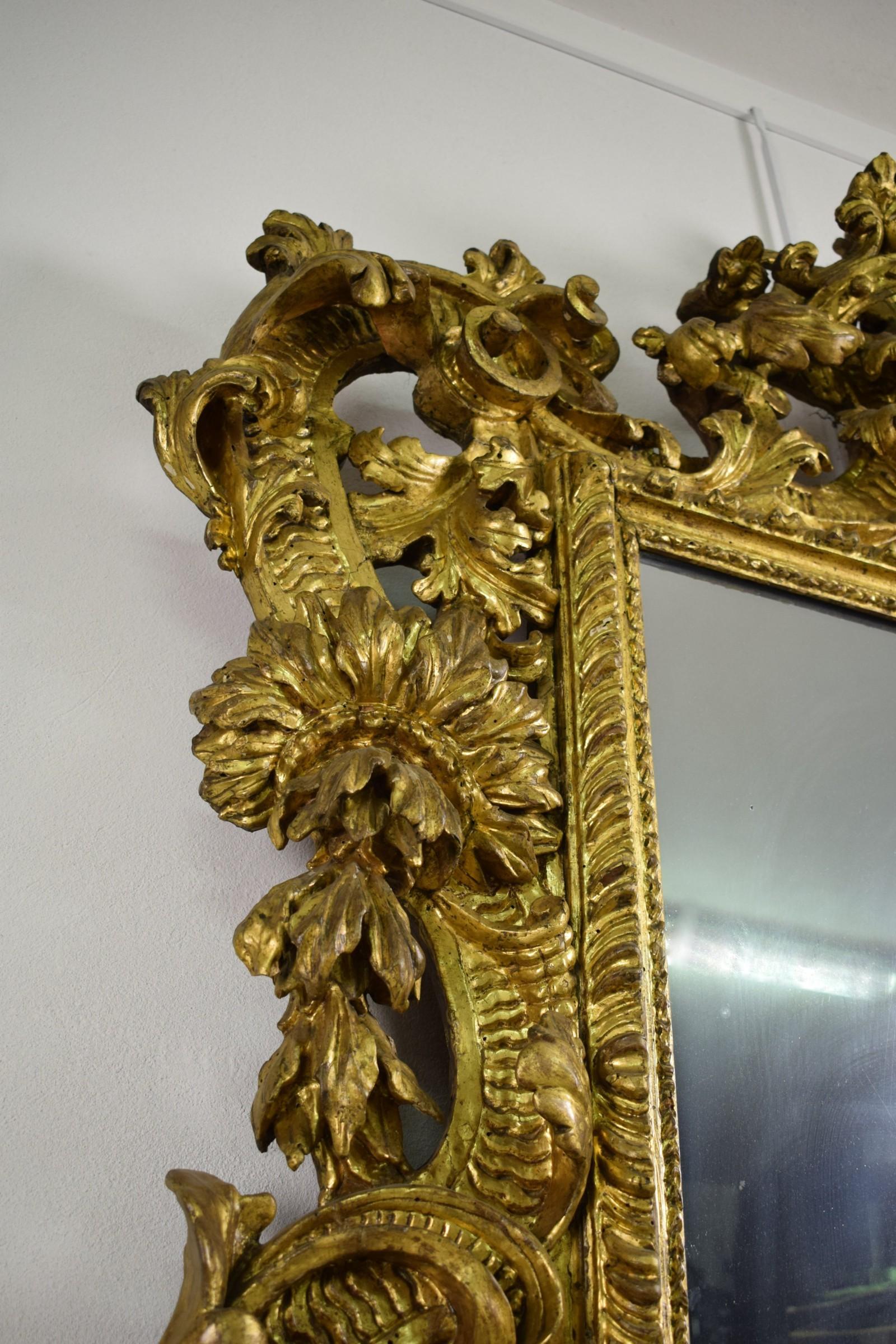 18th Century, Italian Baroque Giltwood Mirror 3