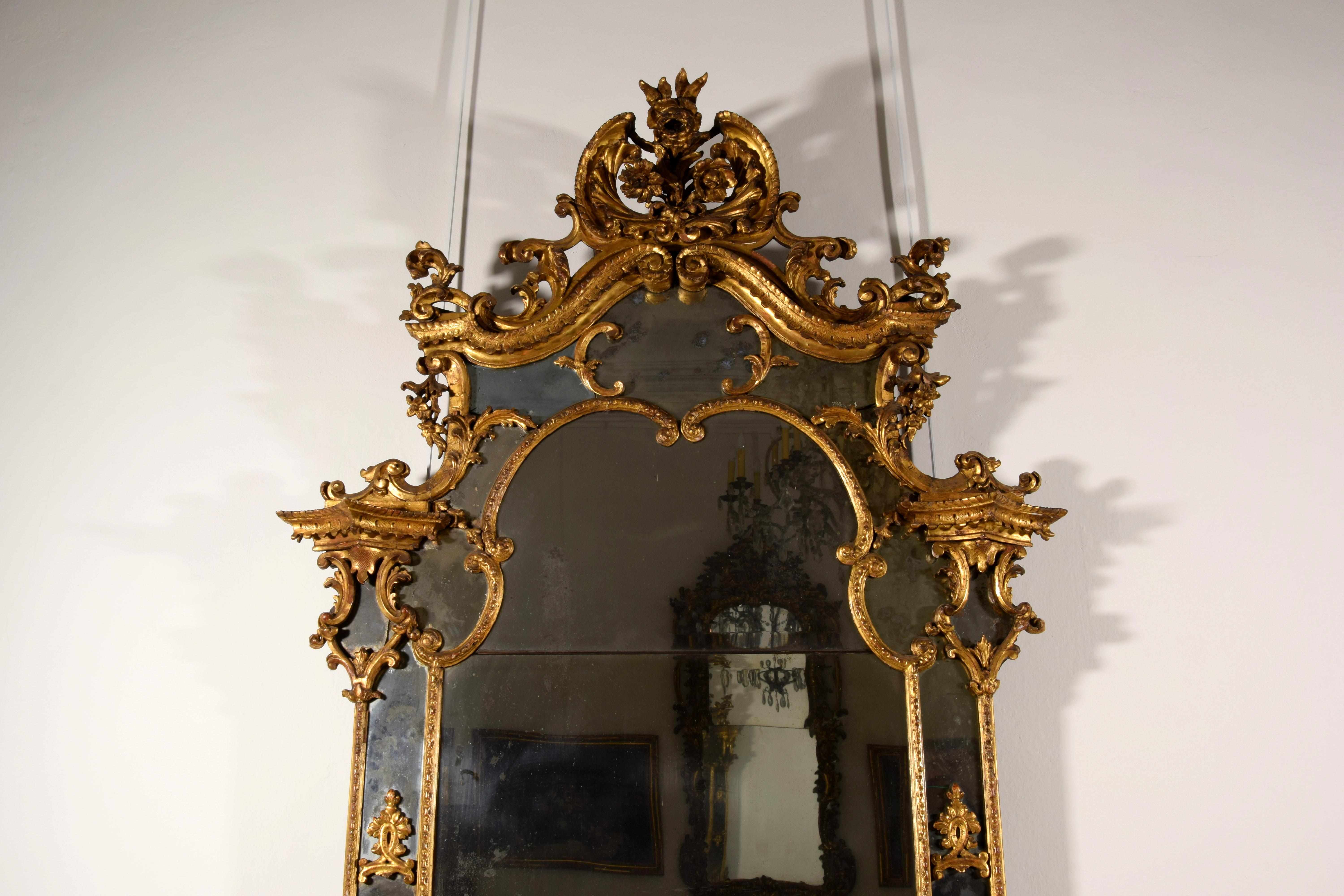 Hand-Carved 18th Century, Italian Baroque Gitlwood Mirror