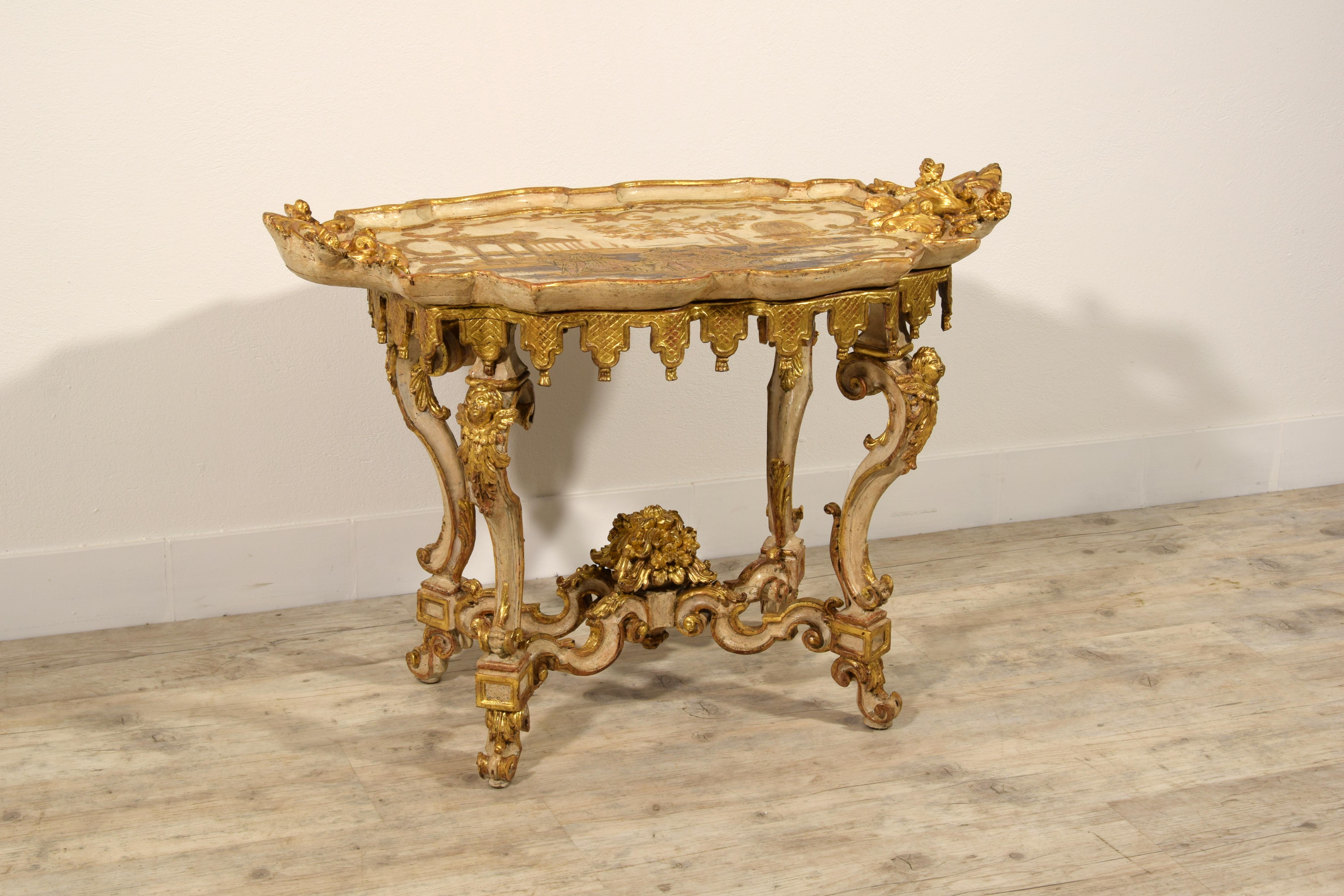 XVIIIe siècle, Table centrale baroque italienne laquée et dorée en vente 6